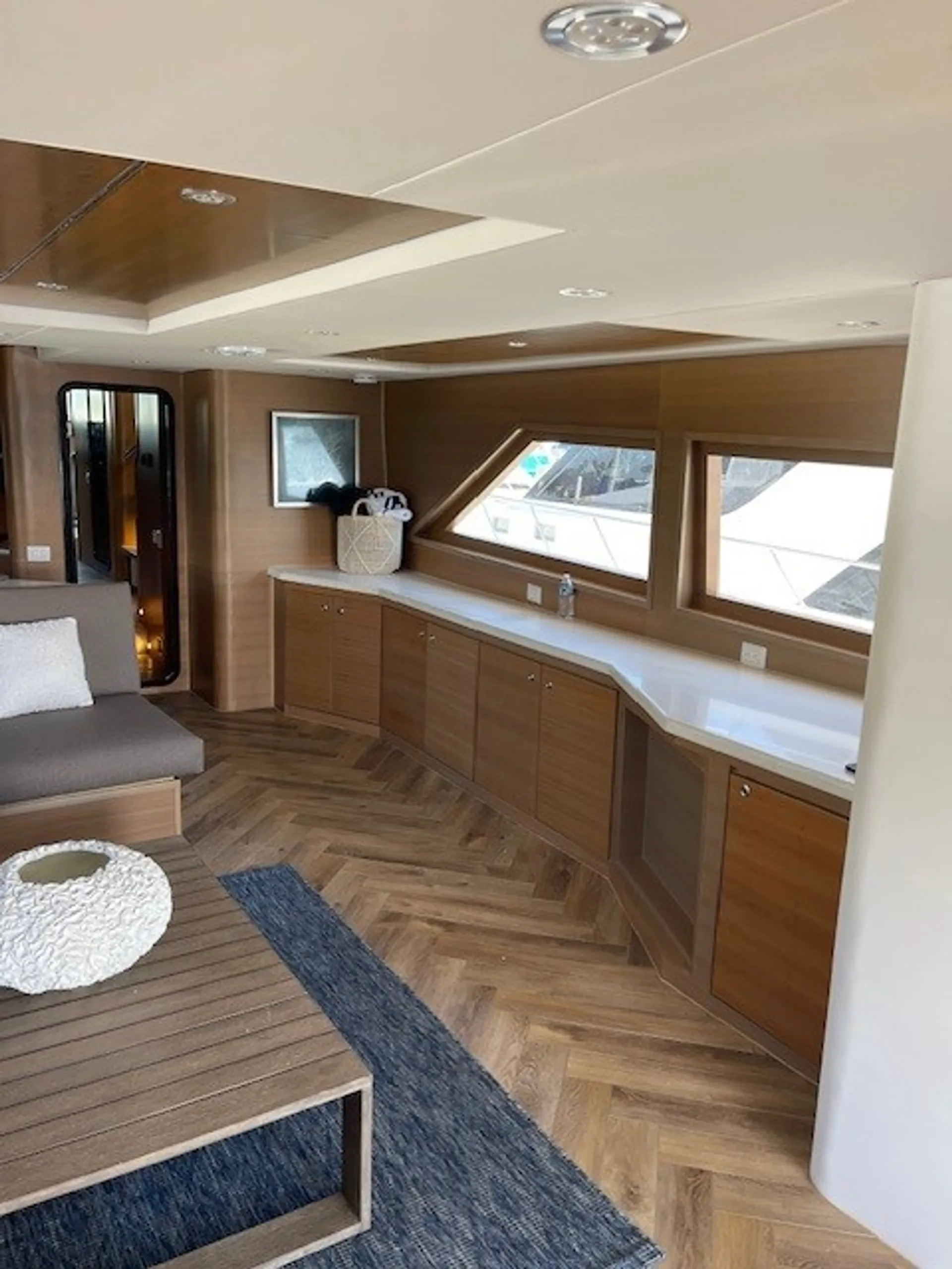 100 ft Moira beautiful cruiser yacht 