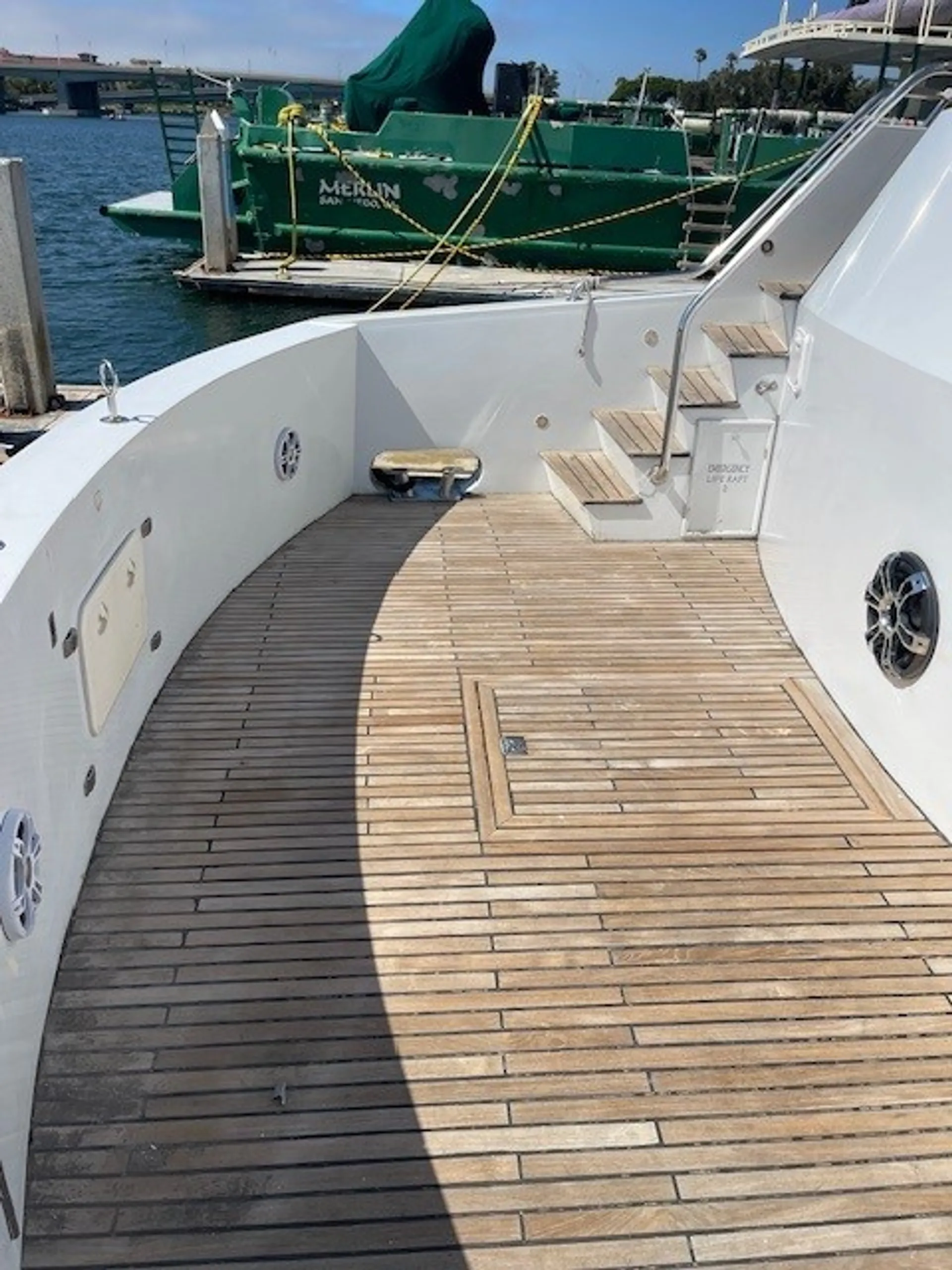 100 ft Moira beautiful cruiser yacht 