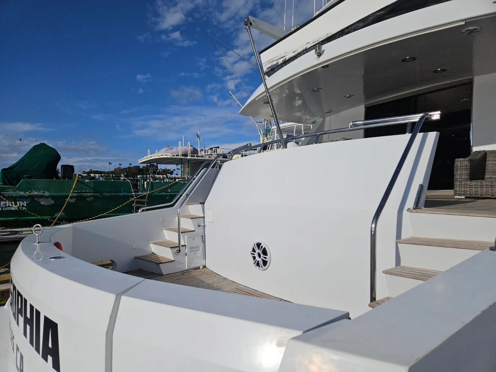 100 ft Moira beautiful cruiser yacht 