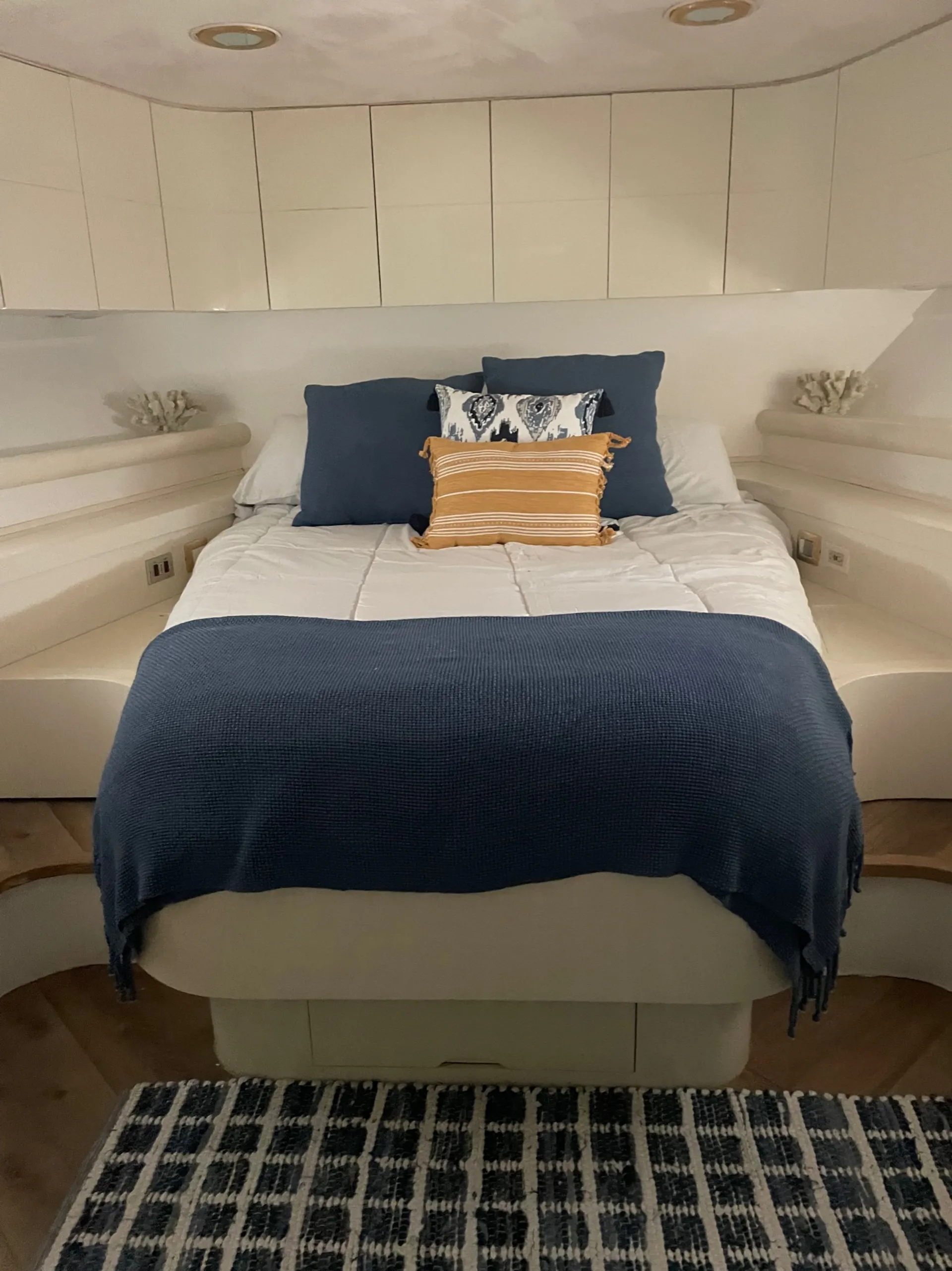 100 ft Moira beautiful cruiser yacht 