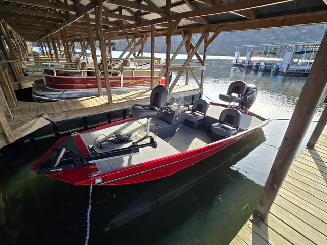 Rent a Tracker aluminum fishing in Forsyth, MO near me