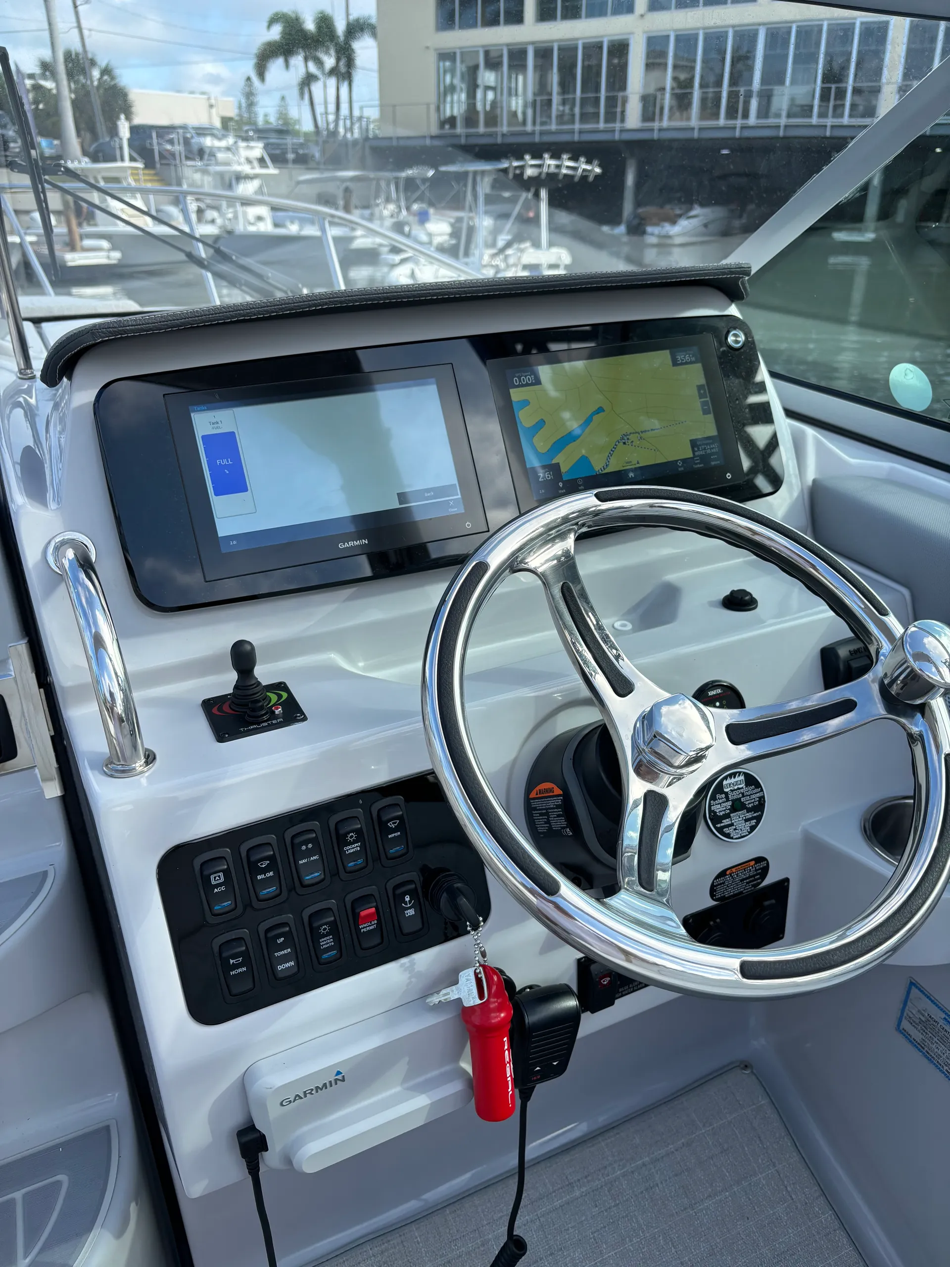 Brand new! Fully loaded-Awesome captain!