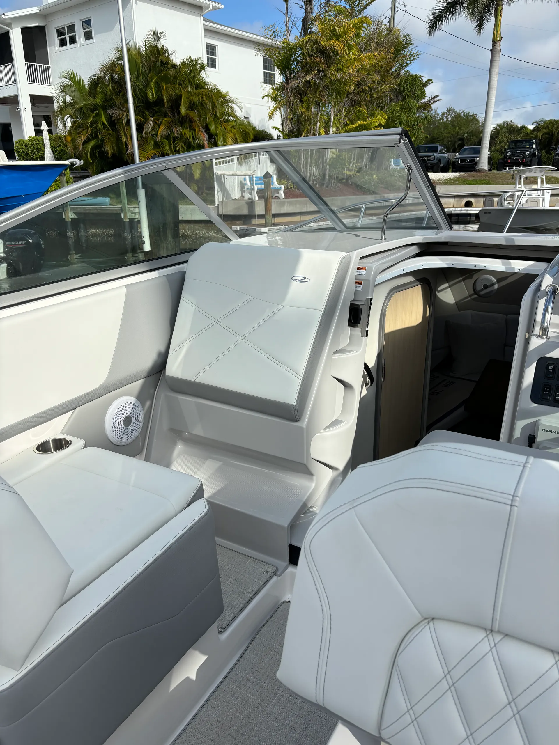 Brand new! Fully loaded-Awesome captain!