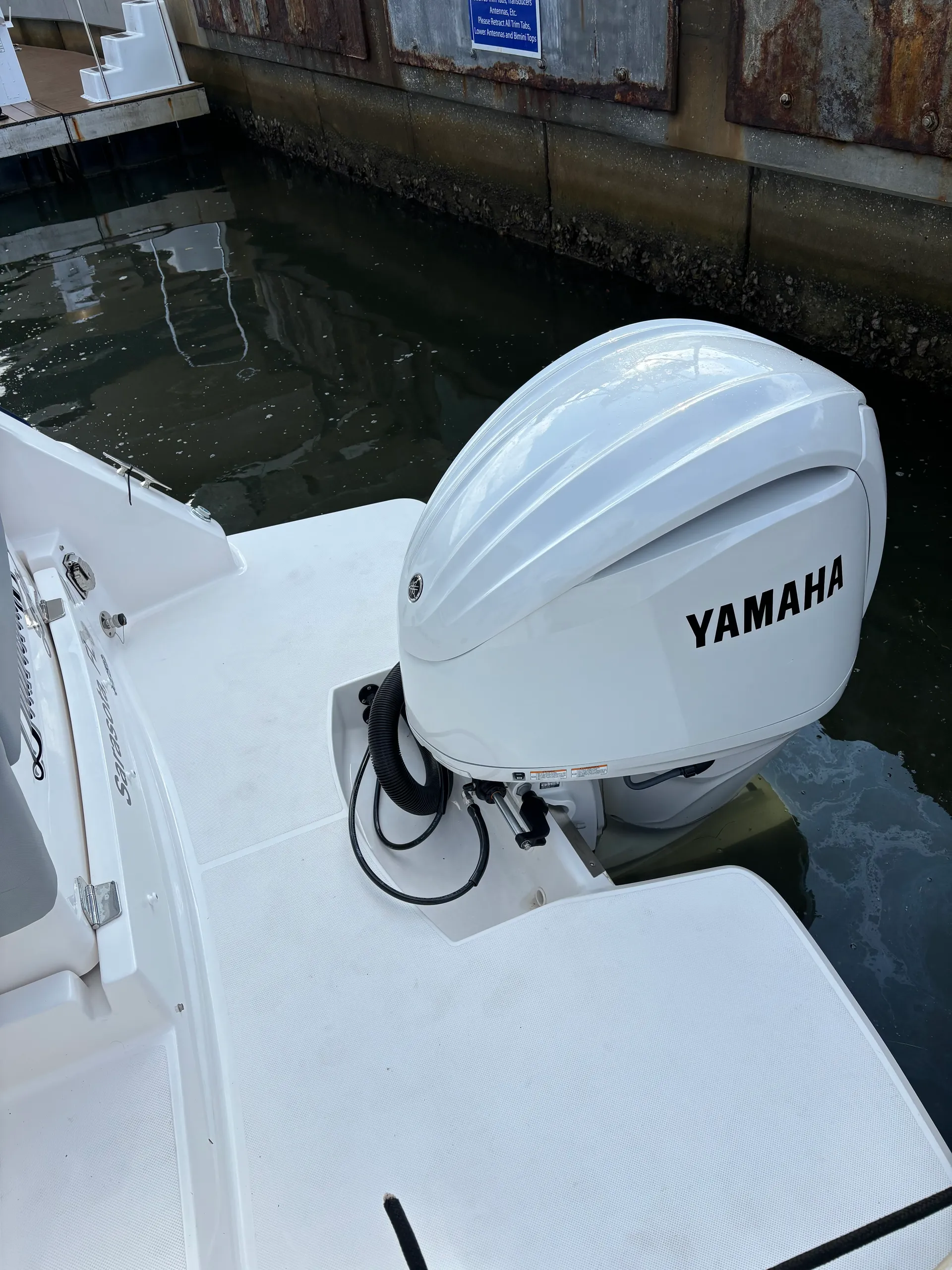 Brand new! Fully loaded-Awesome captain!