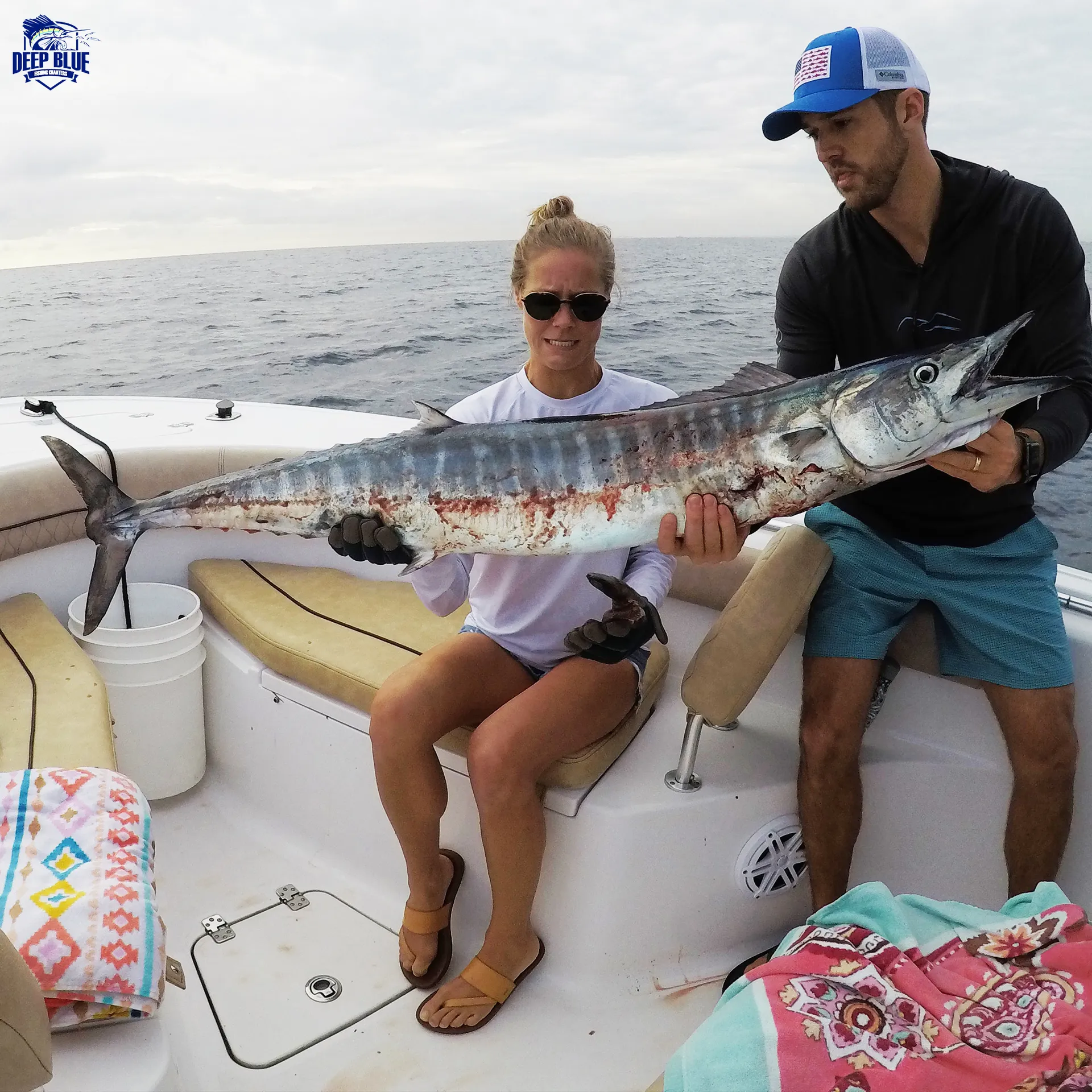 25’ Spacious,  CLEAN boat, loud music, and private cabin. 