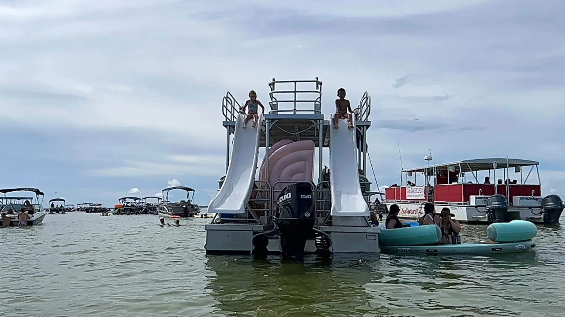 30’ X 10’ Double Decker Tritoon! Crab Island/Destin