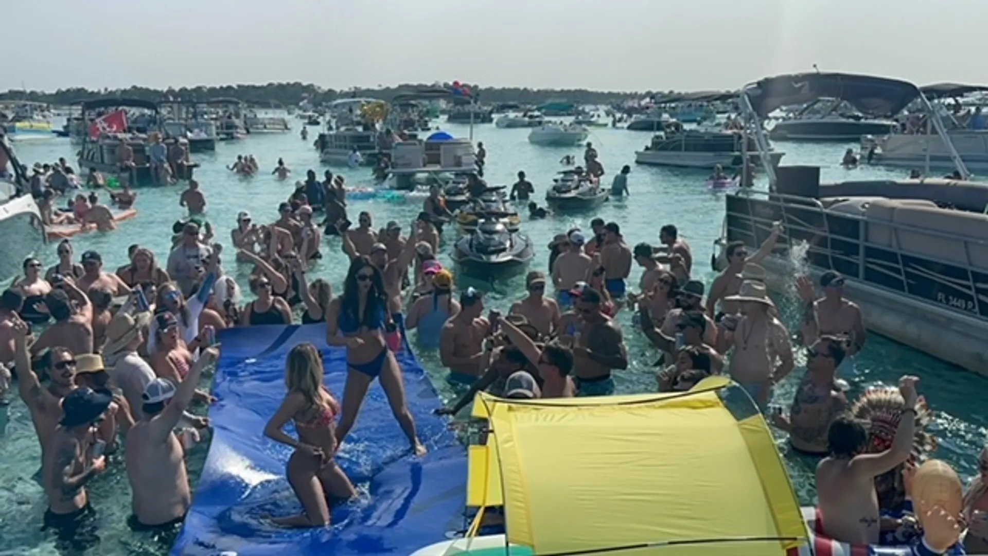 30’ X 10’ Double Decker Tritoon! Crab Island/Destin