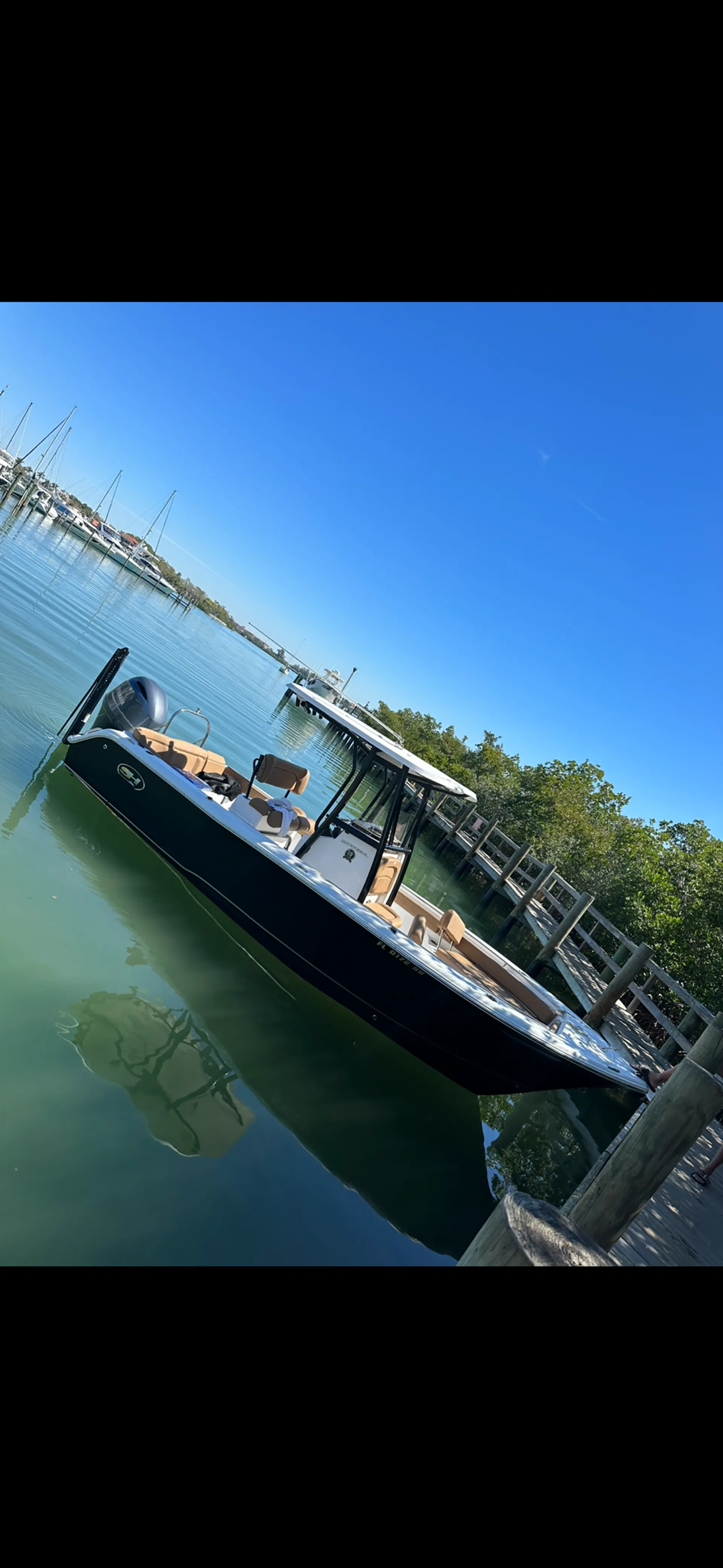 Beautiful Center Console Ready to Cruise and Fish!