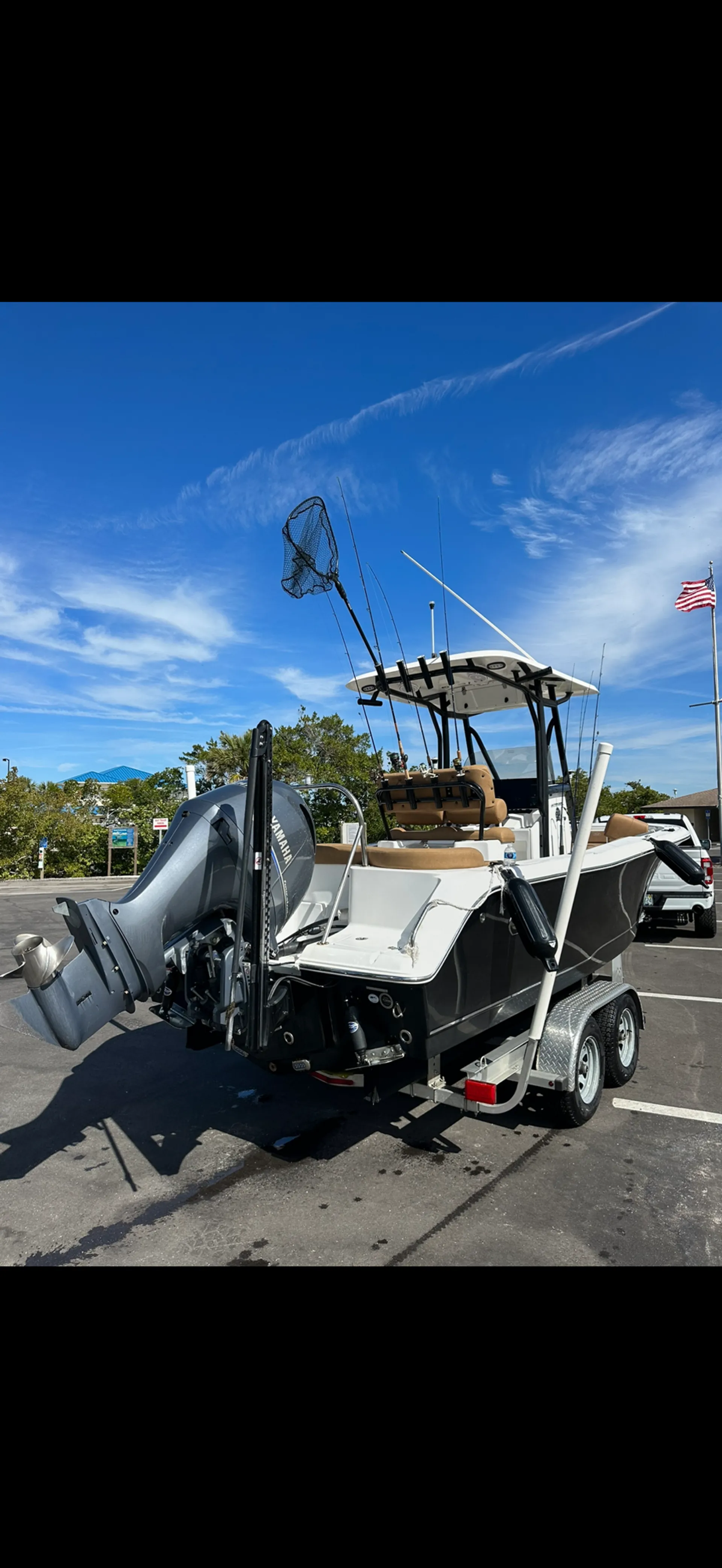 Beautiful Center Console Ready to Cruise and Fish!