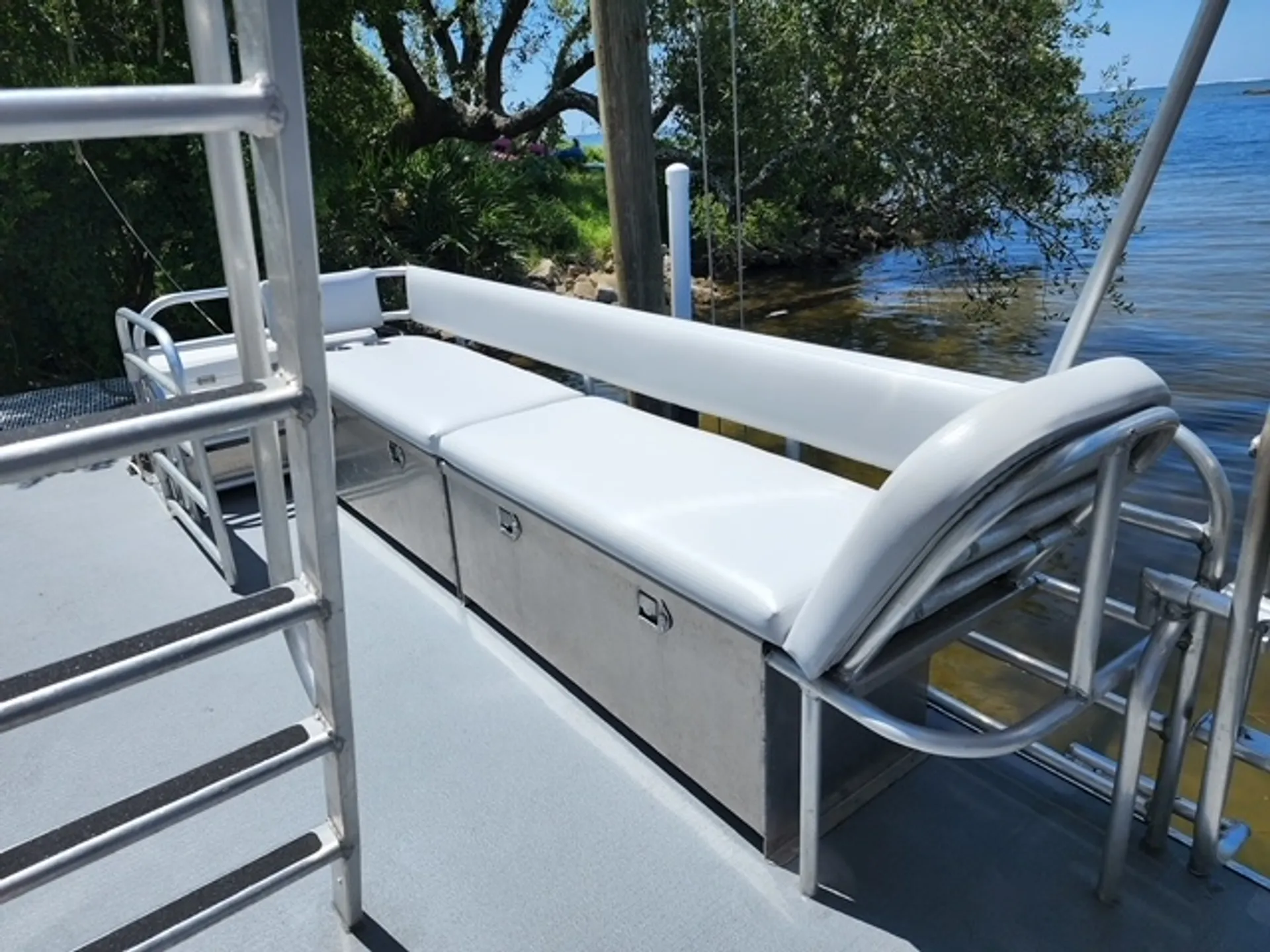 30’ X 10’ Double Decker Tritoon! Crab Island/Destin