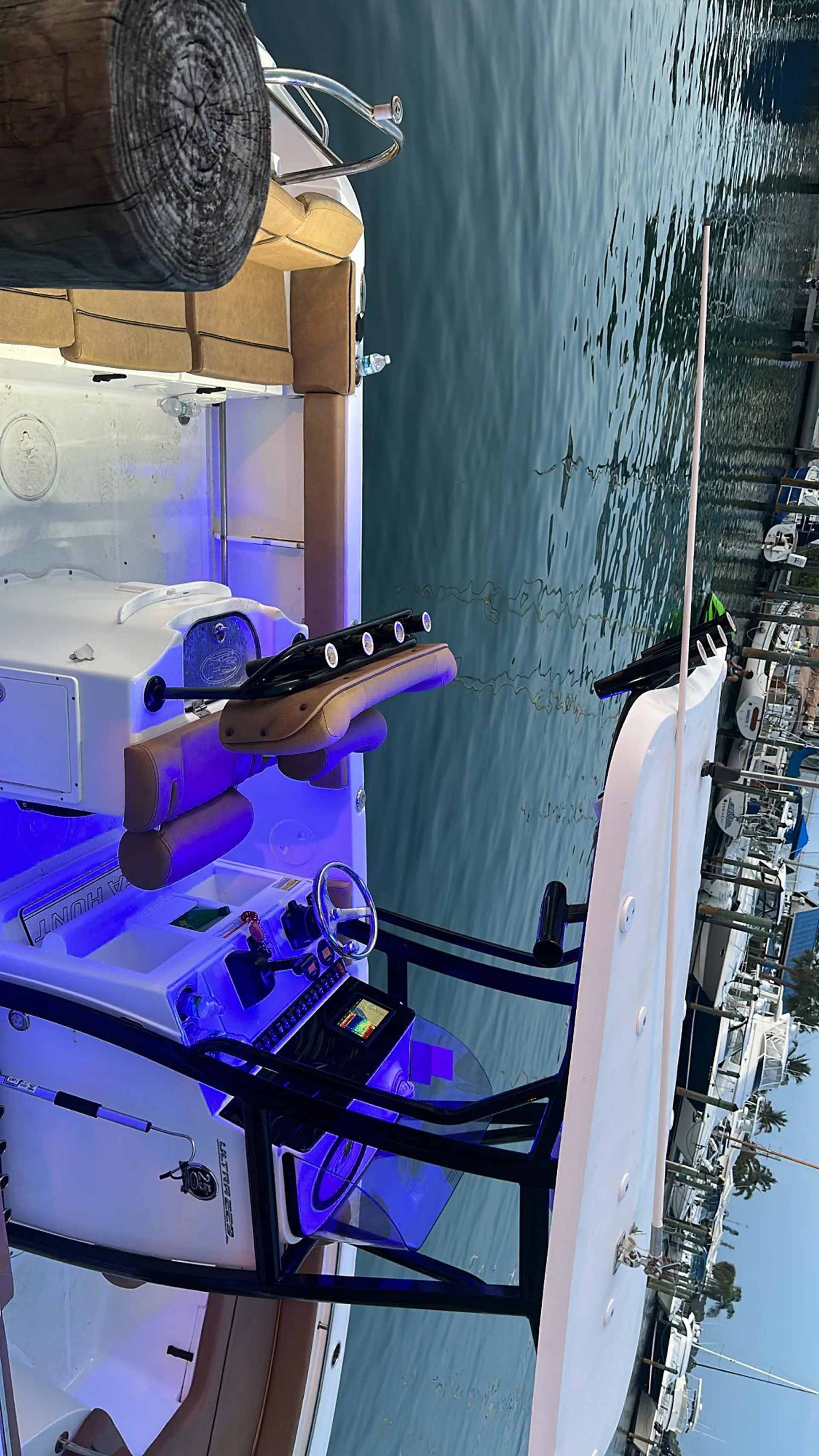 Beautiful Center Console Ready to Cruise and Fish!