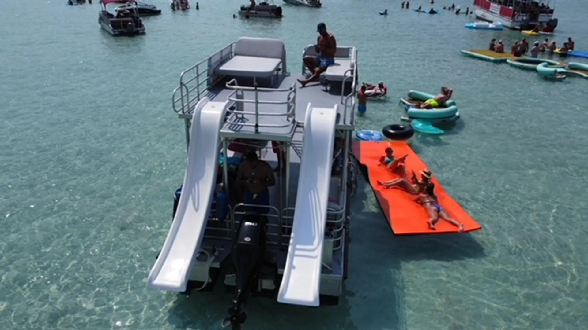 30’ X 10’ Double Decker Tritoon! Crab Island/Destin