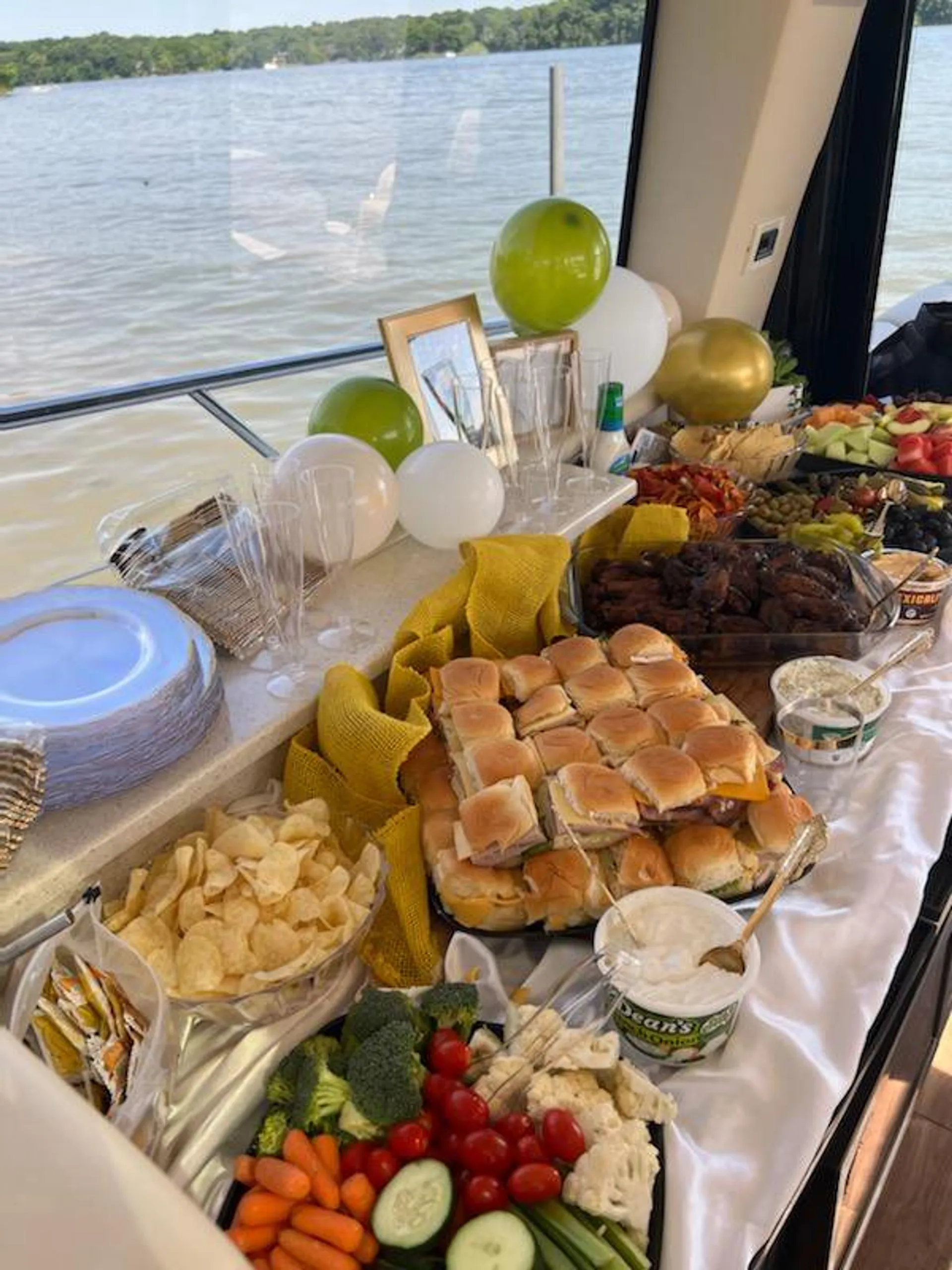 2019 Regal 42 Grande Coupe Luxury Yacht