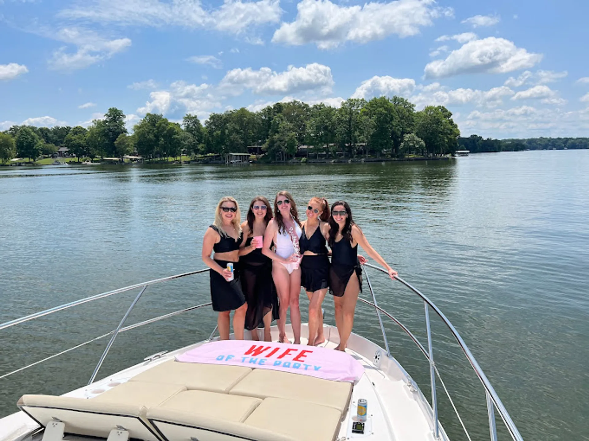 2019 Regal 42 Grande Coupe Luxury Yacht