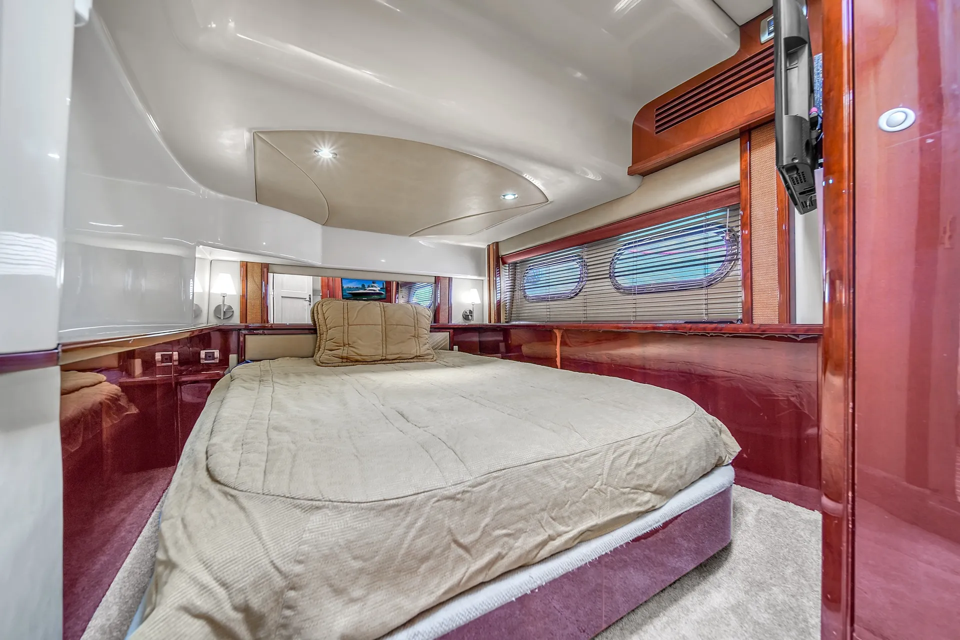 58' Sedan Bridge Birthday Cruise • Luxury Comfort