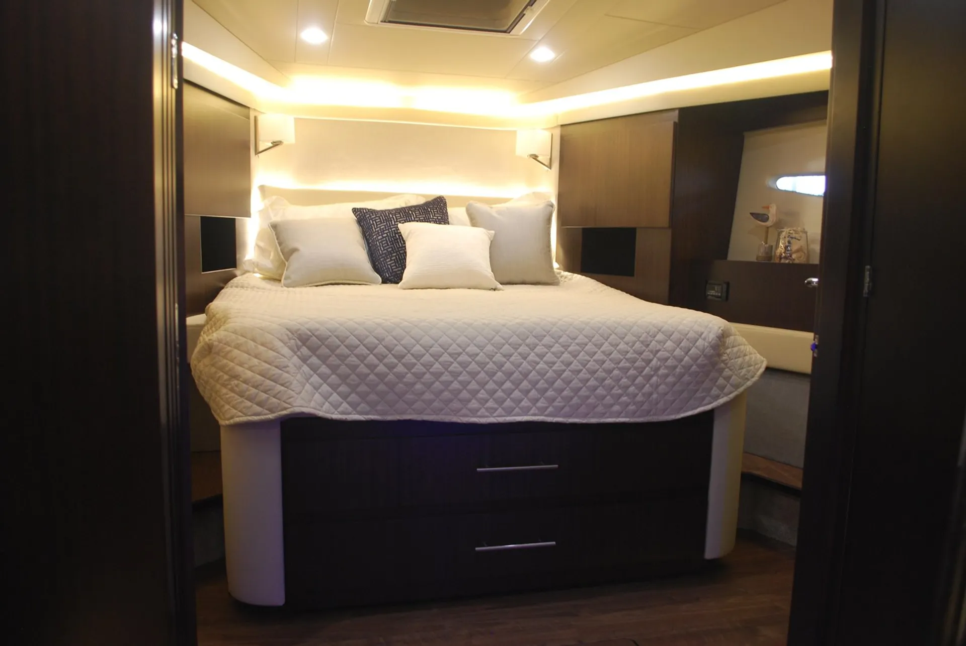 2019 Regal 42 Grande Coupe Luxury Yacht