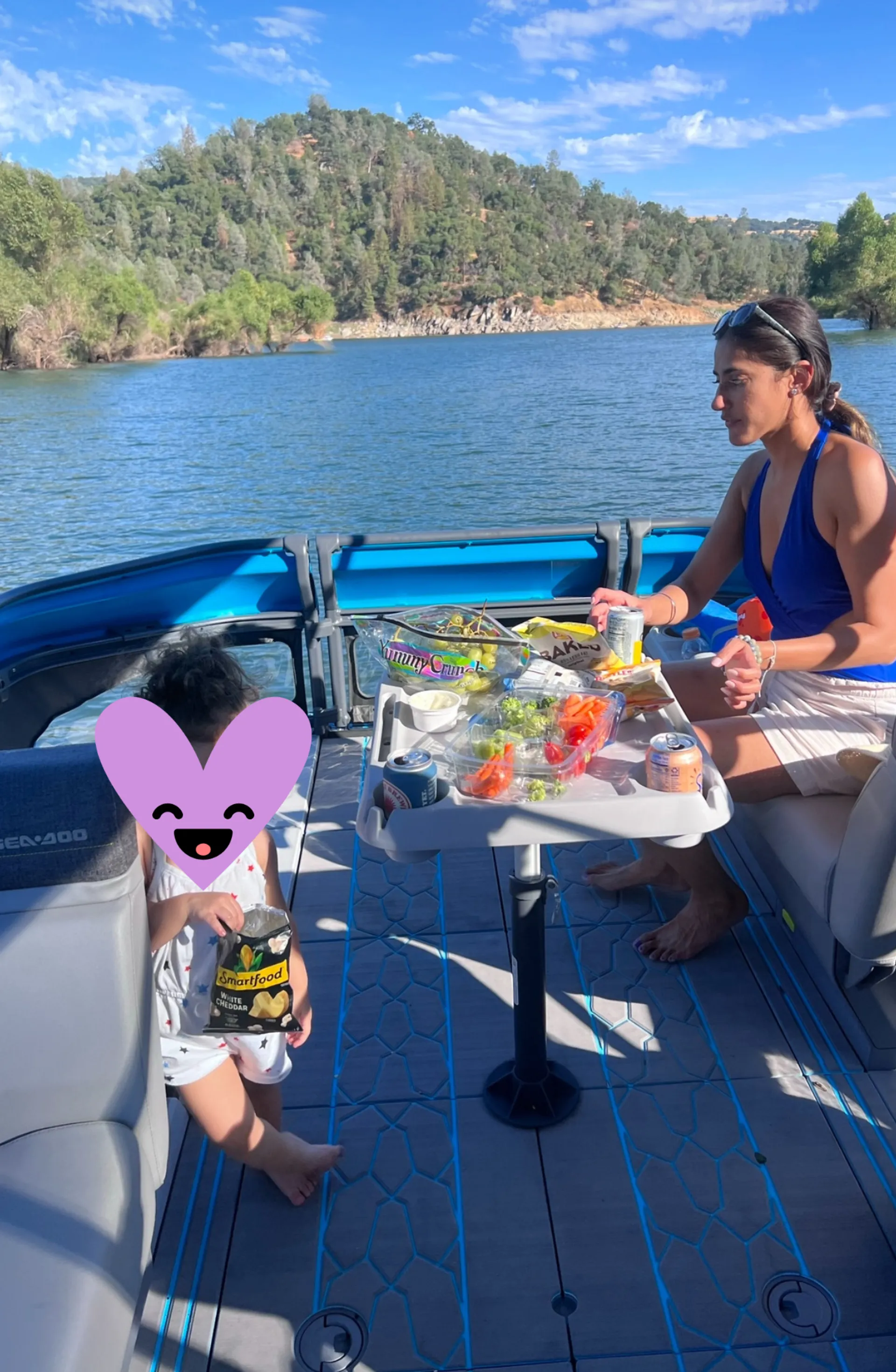 Folsom Lake’s #1 Boat Rentals: 18’ & 21’ Pontoons Ready to Book!