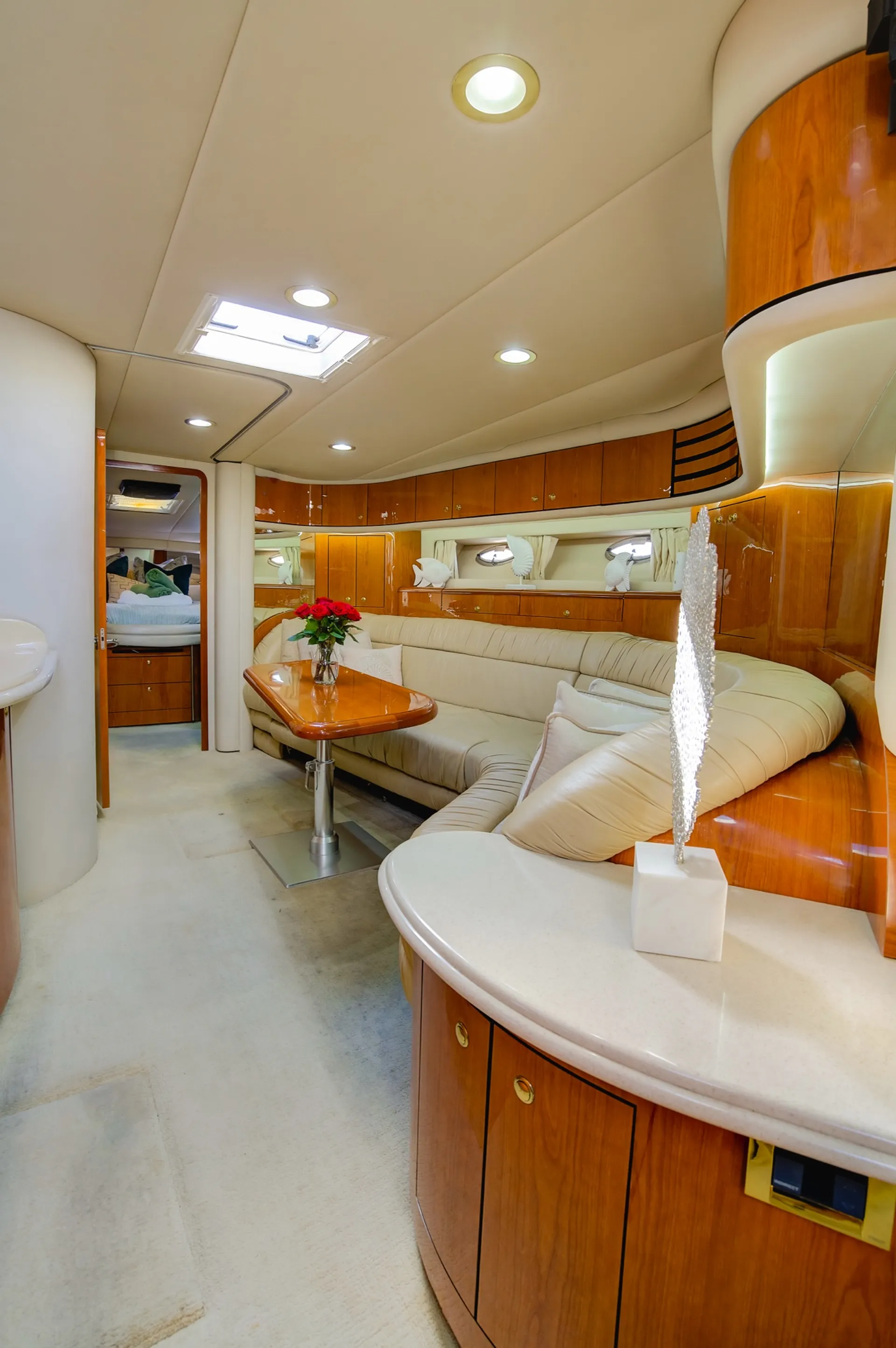 60' LUXURIOUS SEA RAY WITH 1 FREE HOUR MONDAY-THURSDAY