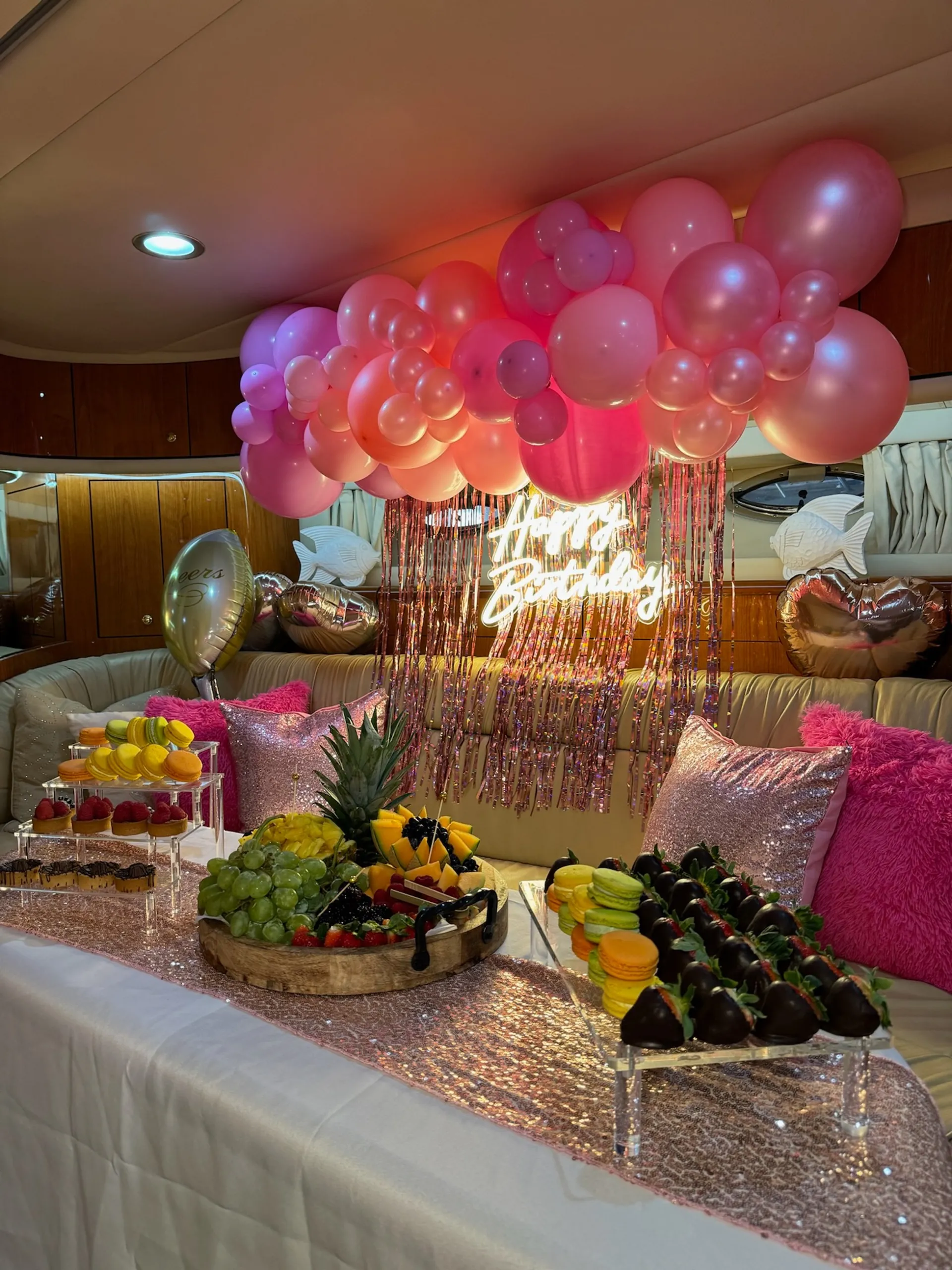 60' LUXURIOUS SEA RAY WITH 1 FREE HOUR MONDAY-THURSDAY
