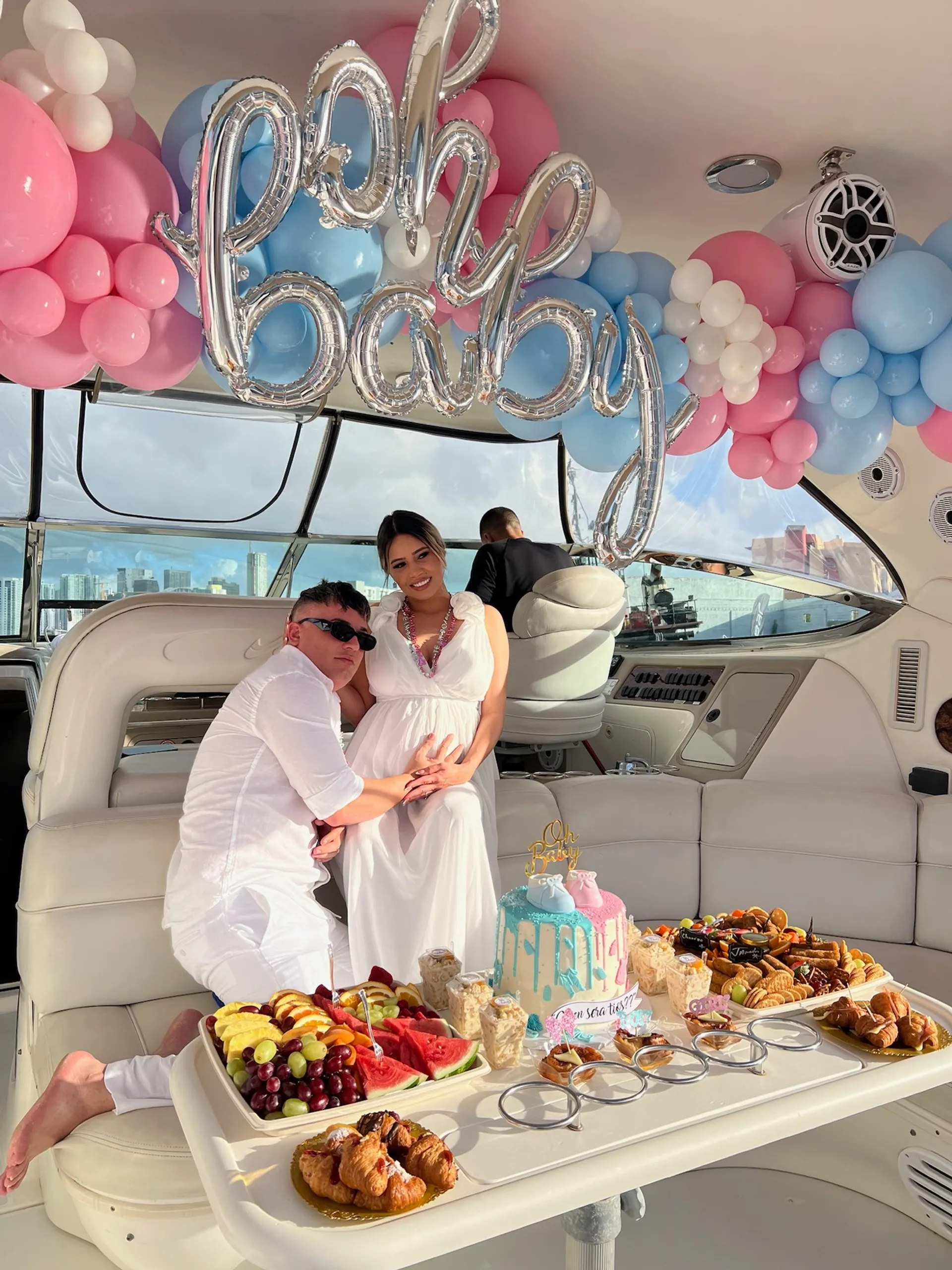 60' LUXURIOUS SEA RAY WITH 1 FREE HOUR MONDAY-THURSDAY