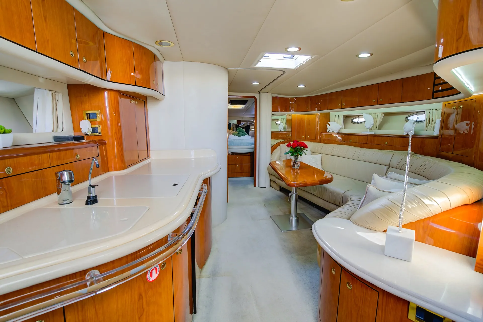 60' LUXURIOUS SEA RAY WITH 1 FREE HOUR MONDAY-THURSDAY
