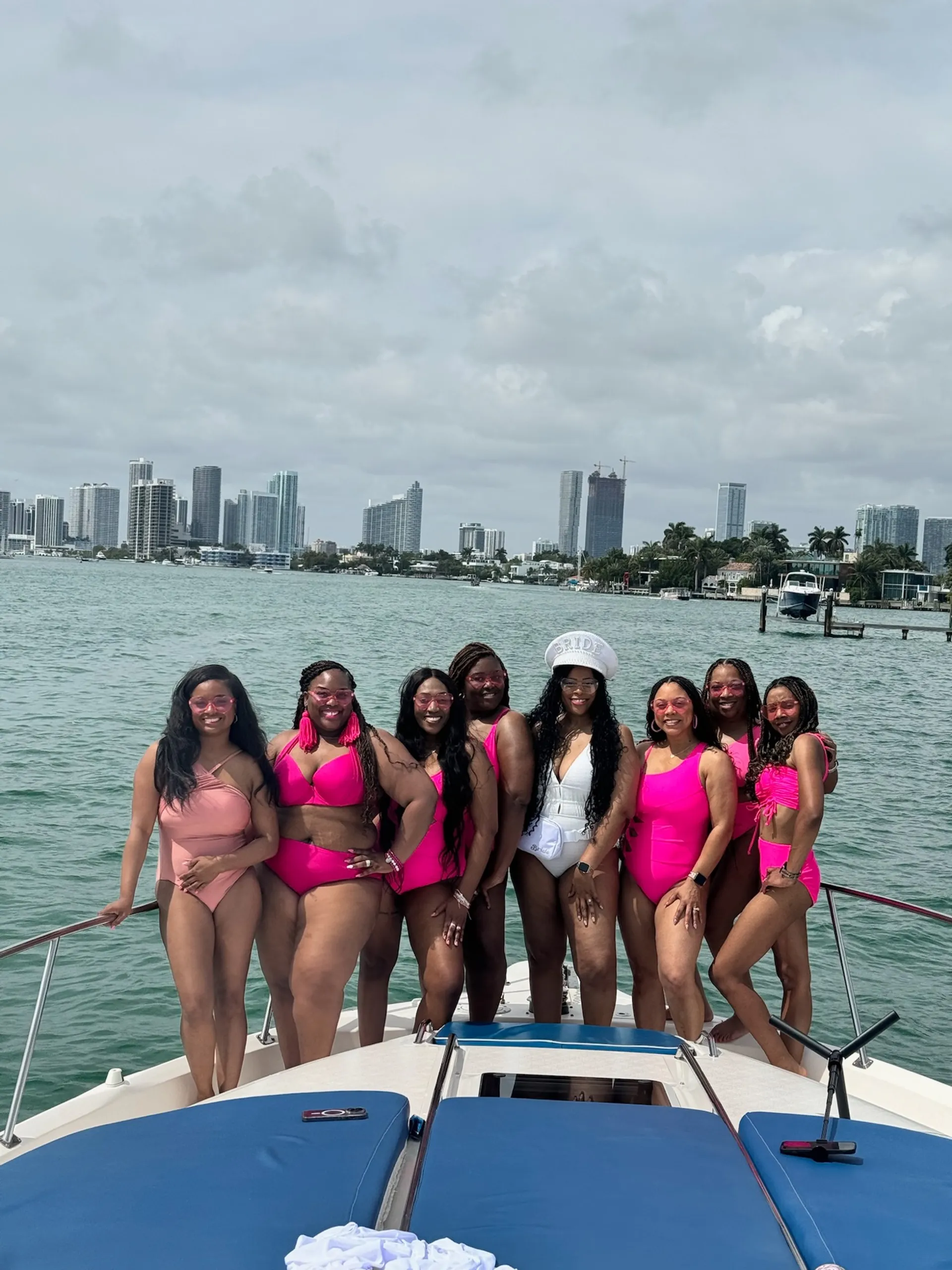 SEA RAY 45' PRIVATE YACHT! GET 1HR FREE Monday-Thursday!