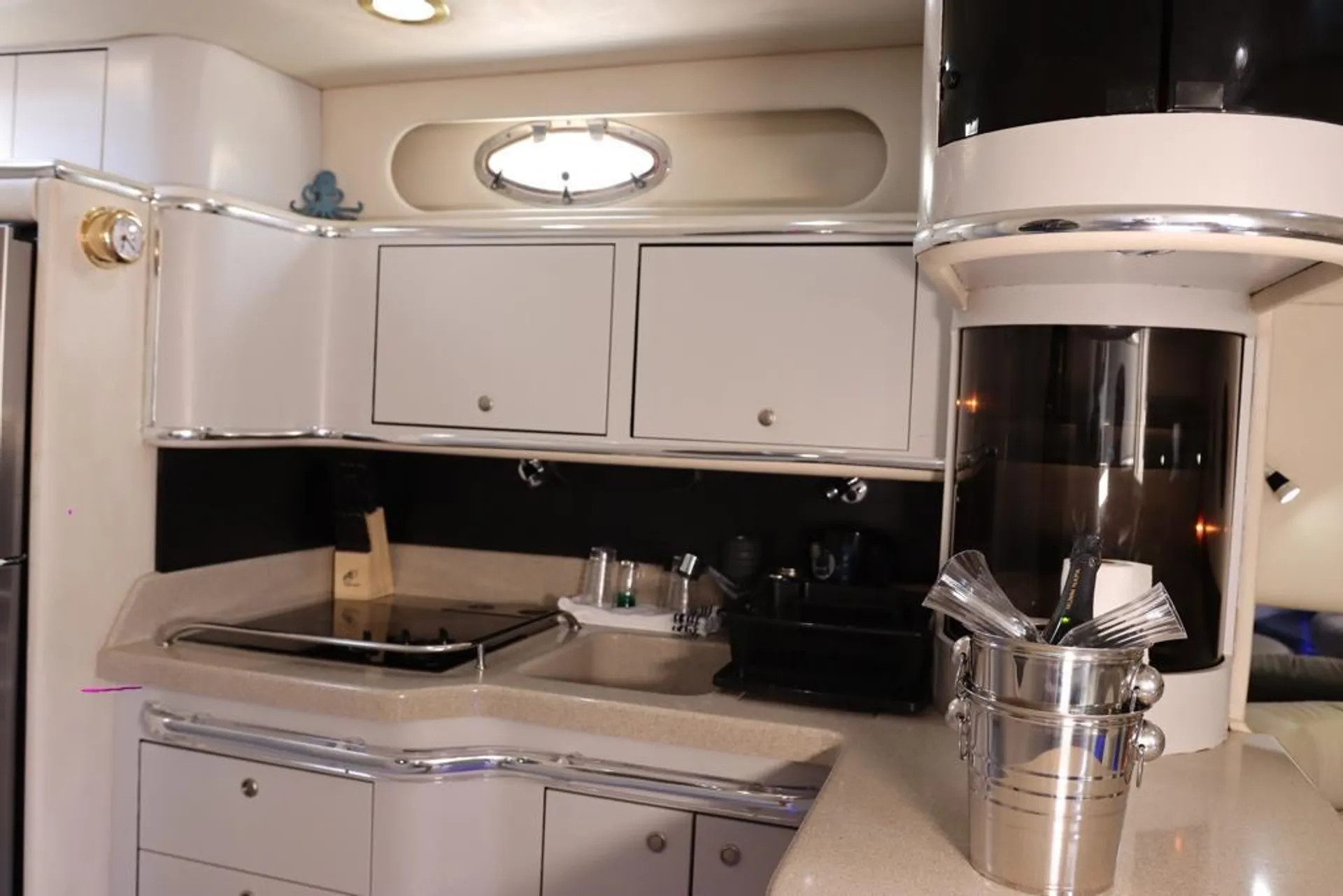 Sea Ray Boats 500 Sundancer in Sunny Isles Beach, FL — photo 7