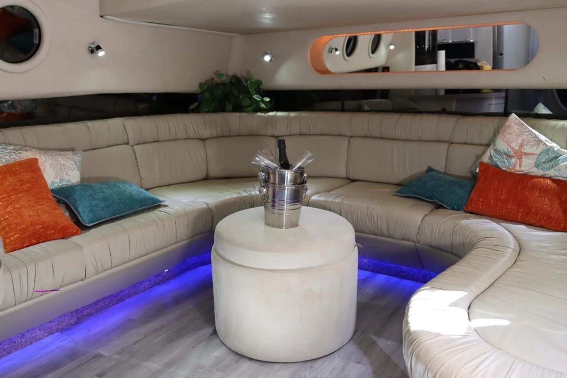 Sea Ray Boats 500 Sundancer in Sunny Isles Beach, FL — photo 8