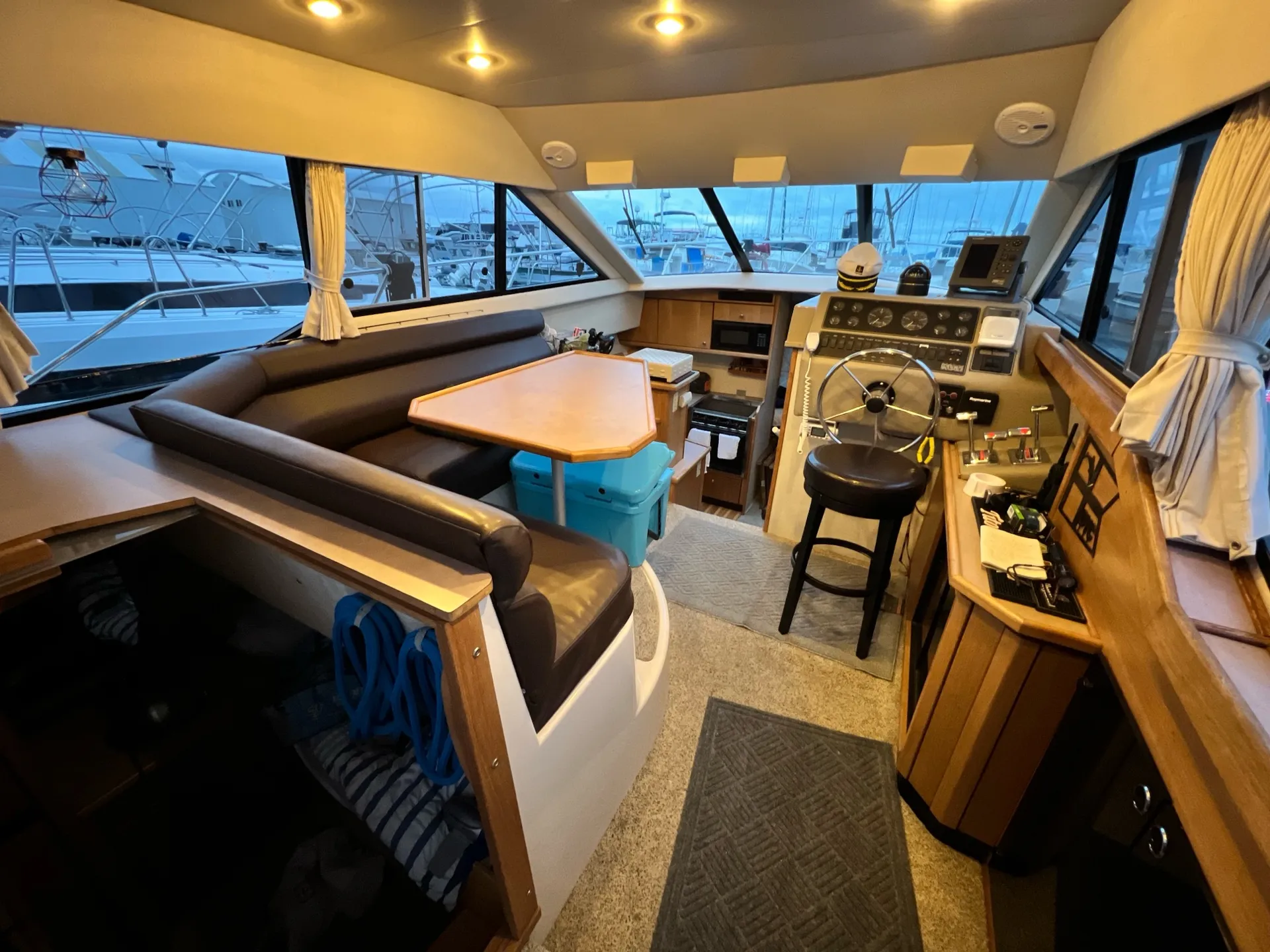 Bayliner 3388 Command Bridge MY in Bellingham, WA — photo 6