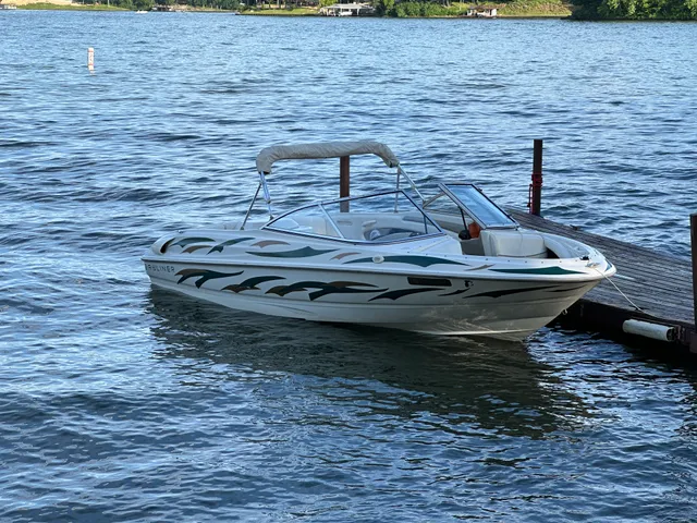 Rent a Bayliner bow rider in Watson, IL near me