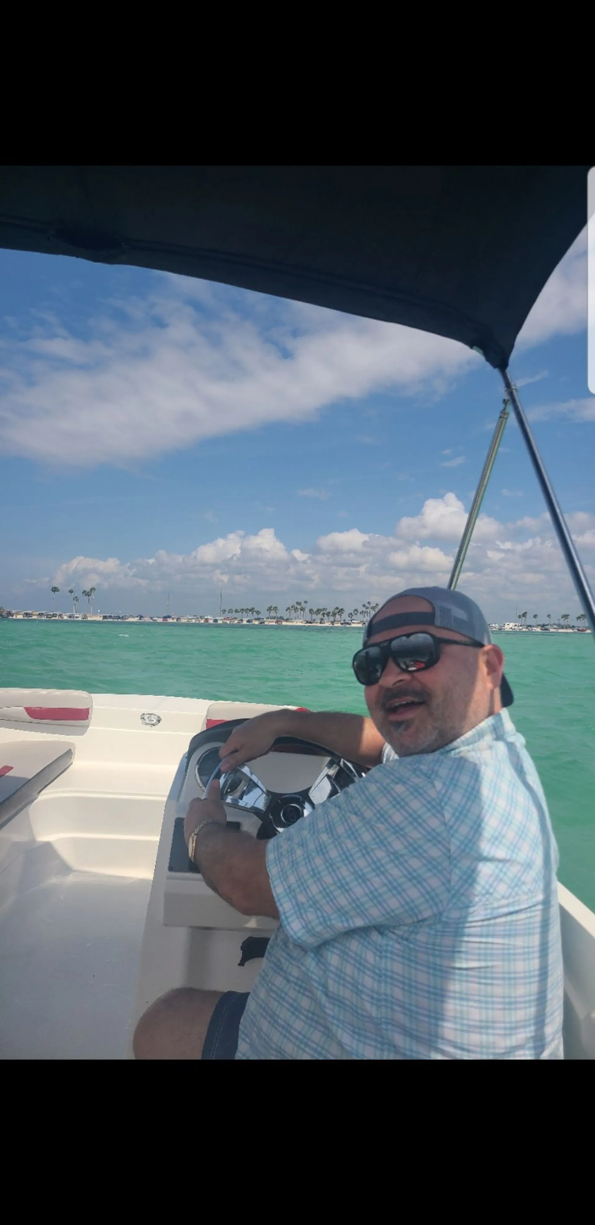 2022 Hurricane deck boat perfect  for the family.