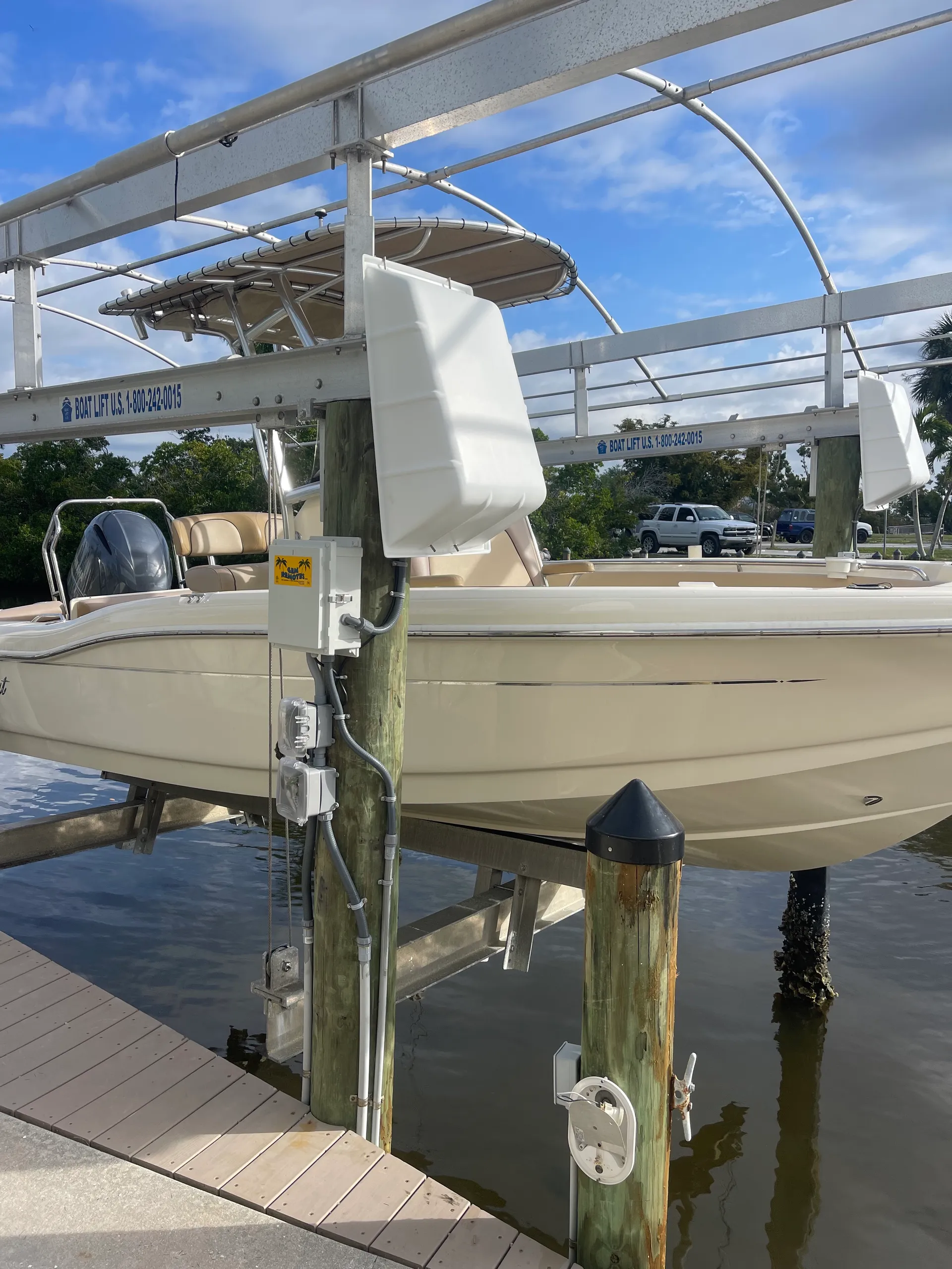 2016 Scout XSF w/150 Yamaha in the heart of Matlacha and Pine Island