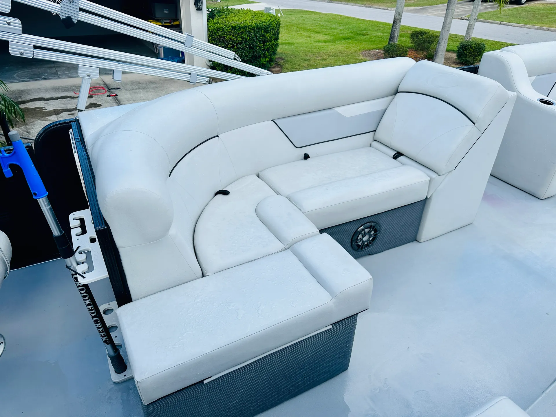 2022 Pontoon Boat ready to enjoy the Clermont Chain of Lakes!