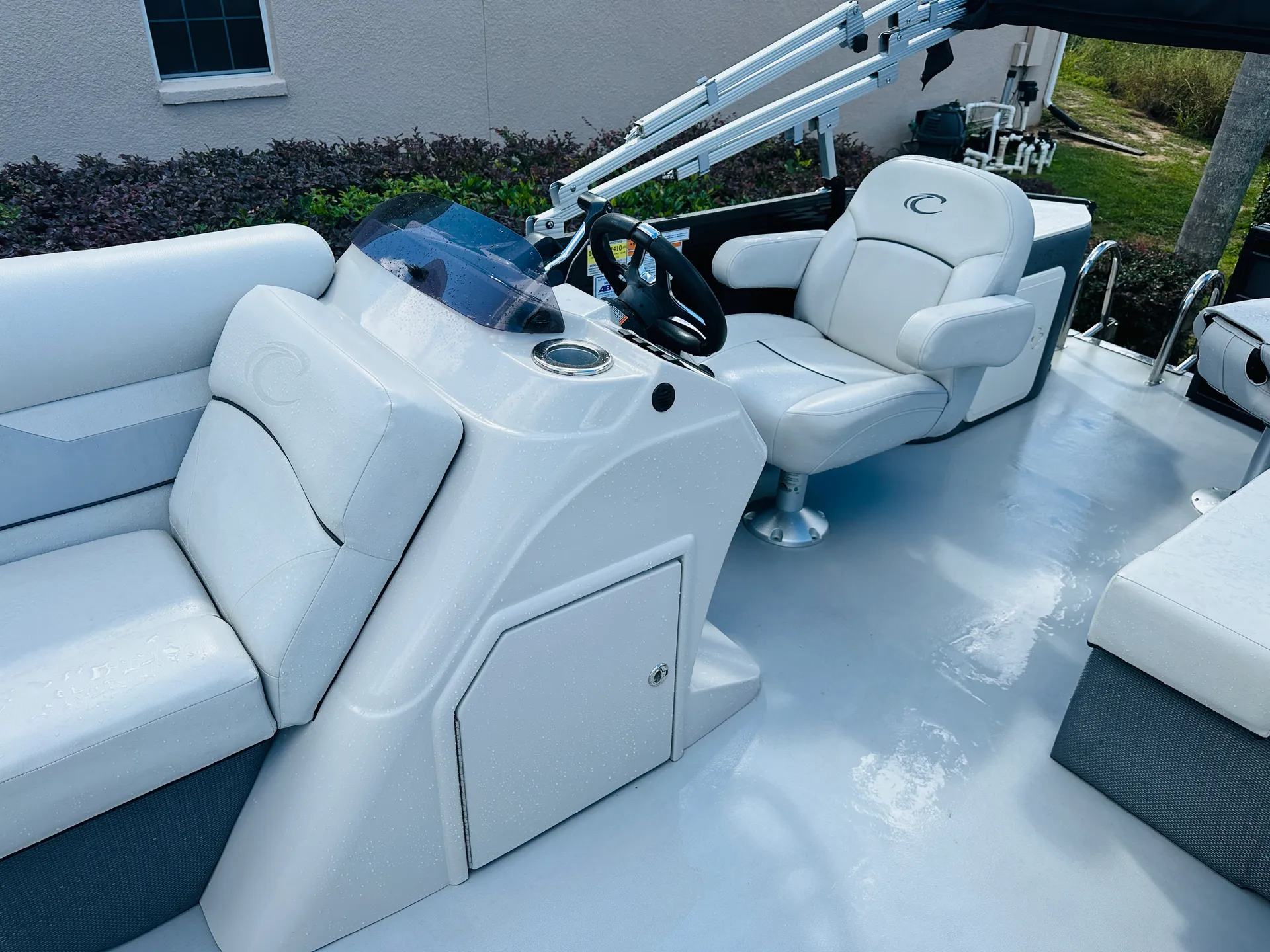 2022 Pontoon Boat ready to enjoy the Clermont Chain of Lakes!