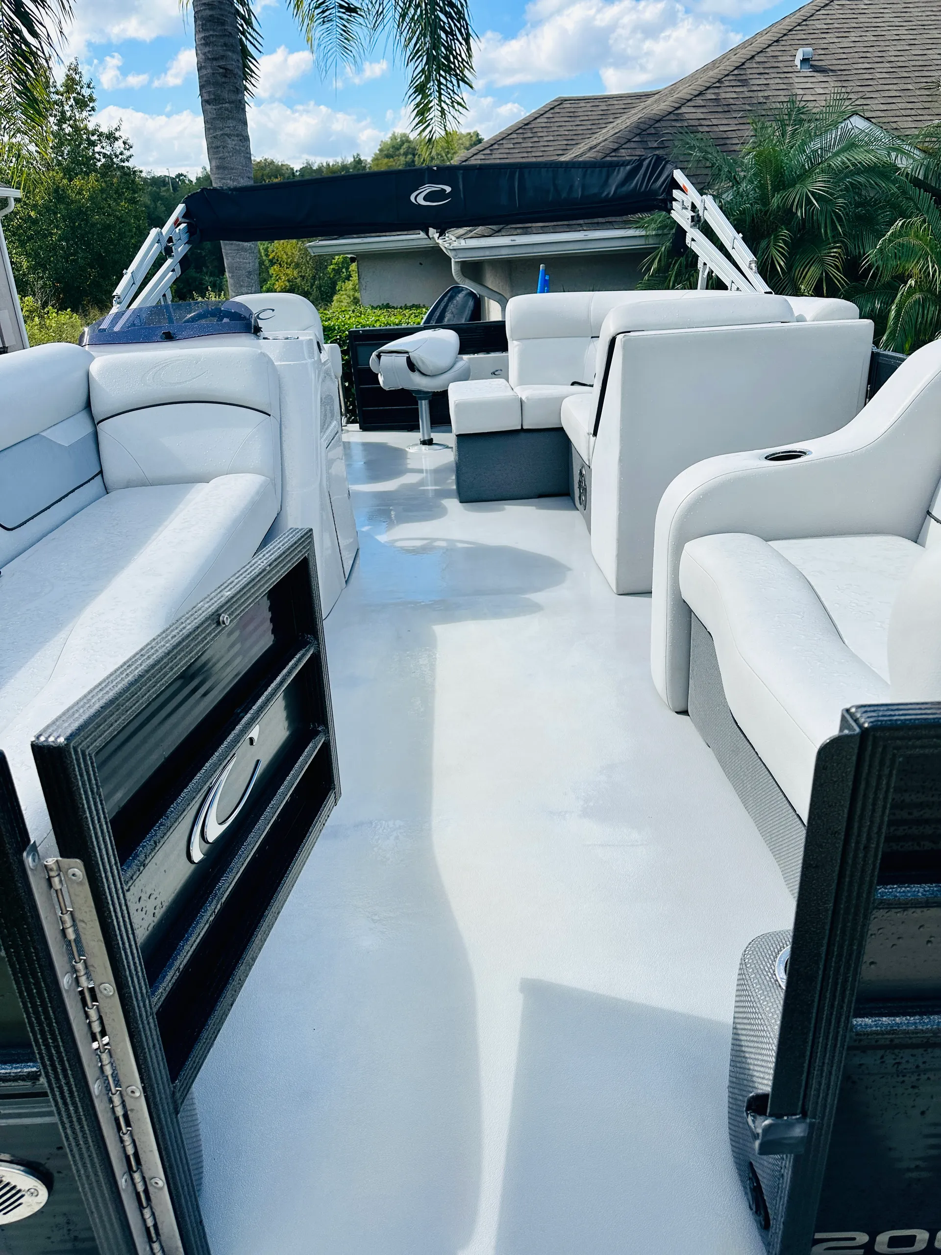 2022 Pontoon Boat ready to enjoy the Clermont Chain of Lakes!