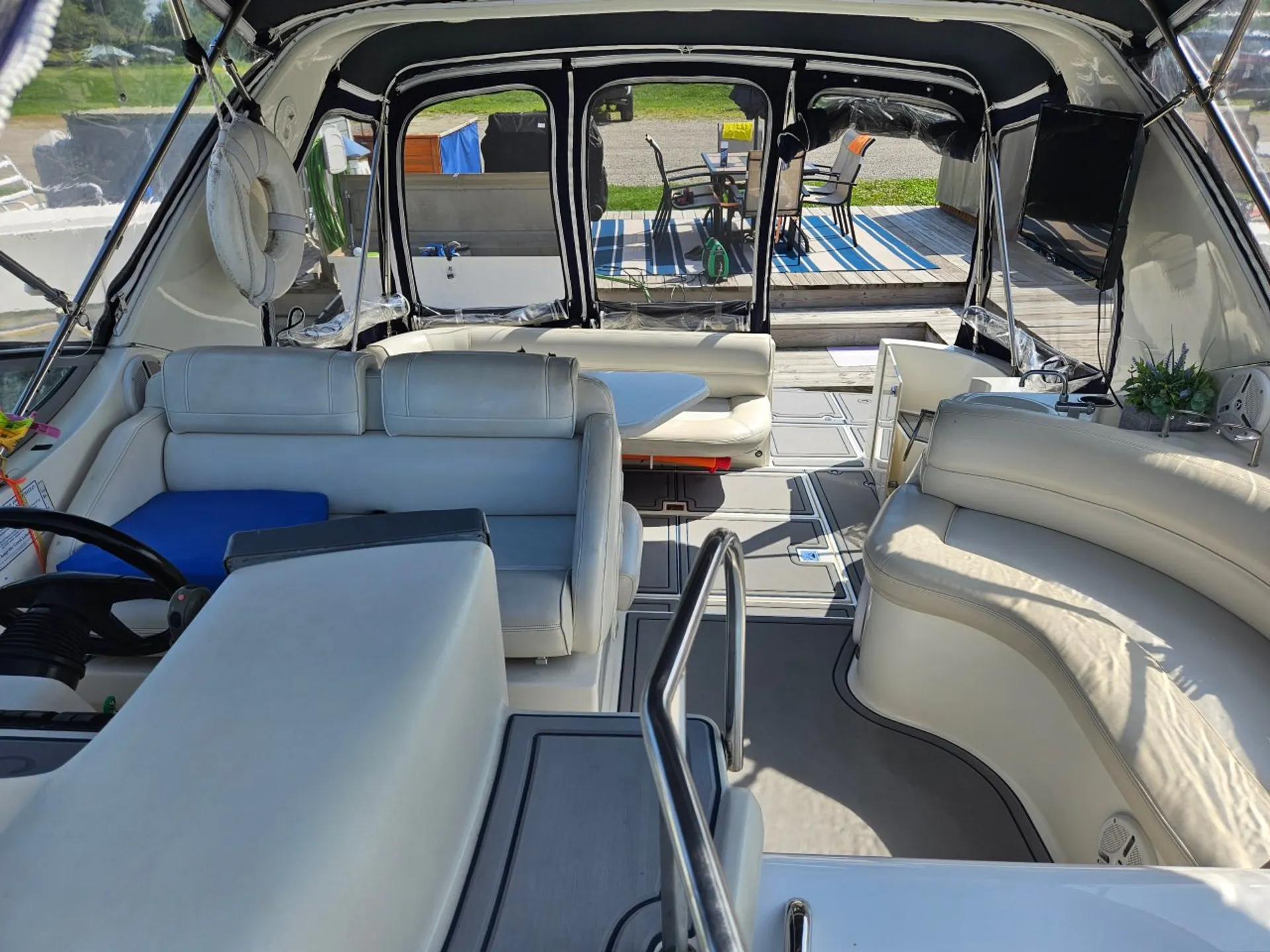 Enjoy Chicago on 33ft Cruisers Esprit Motor Yacht Charter  