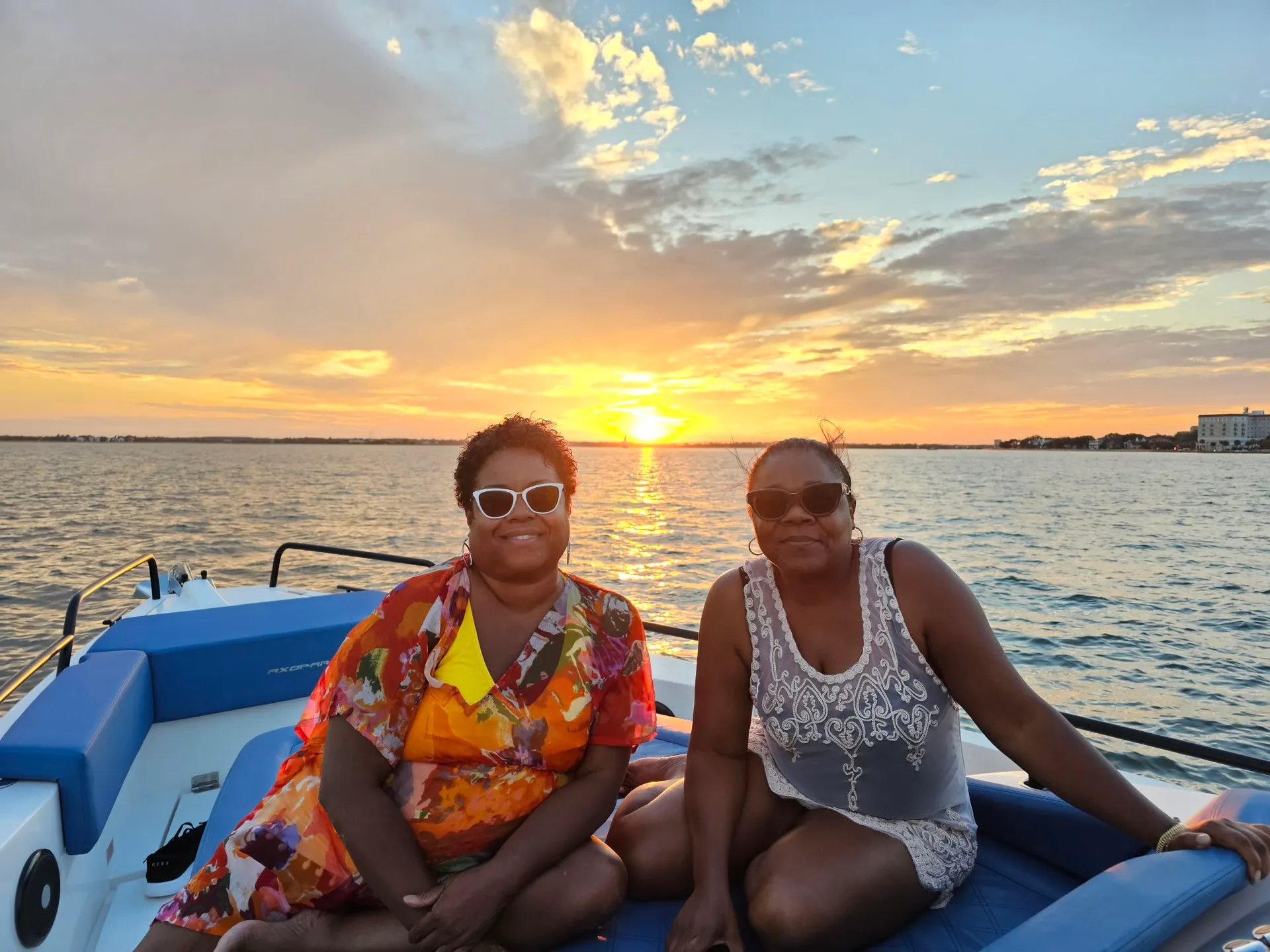 Luxury Axopar 37 Sun Top up to 13 guests! Restroom on board!