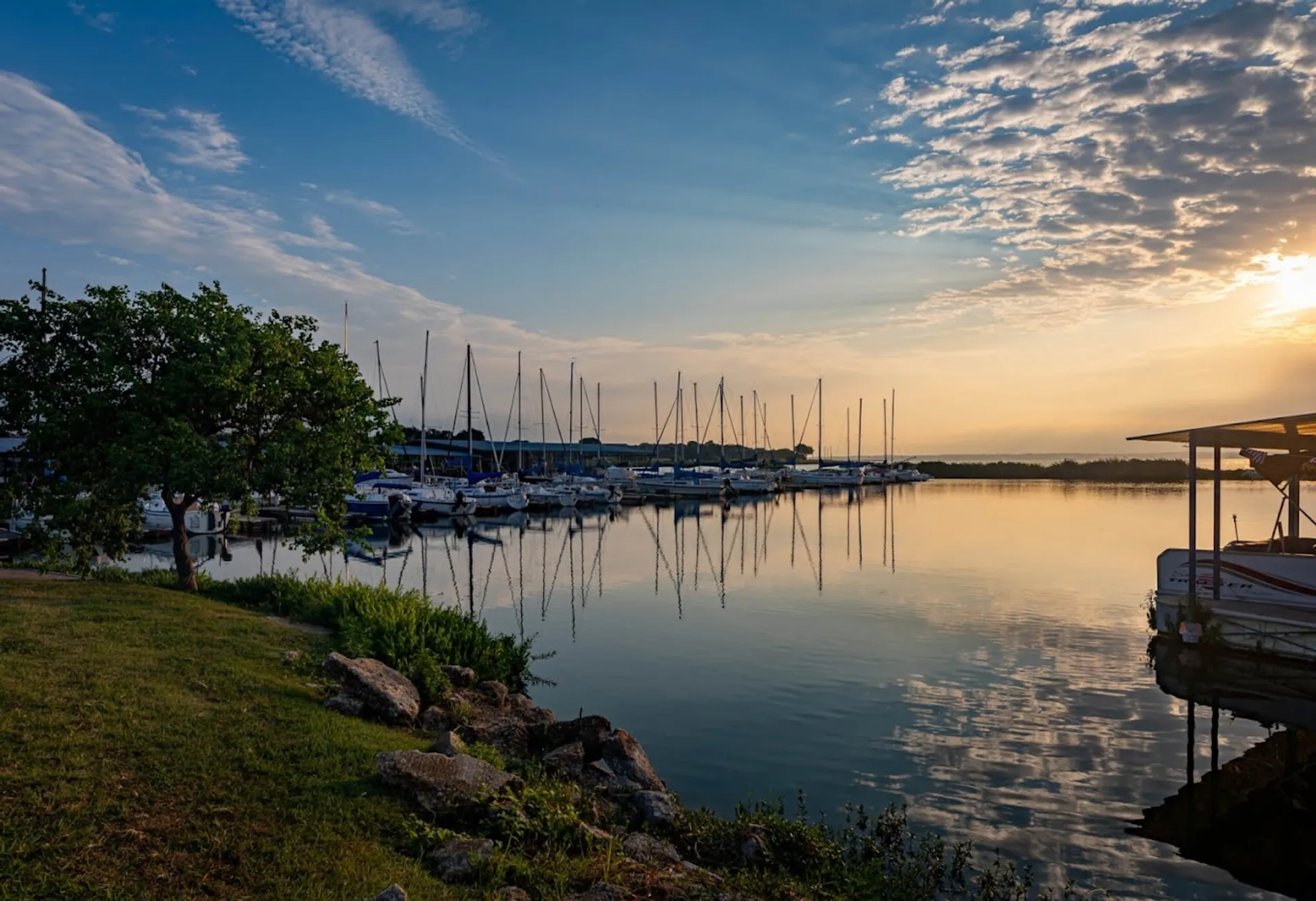 Perfect boat for parties, tanning, family outings, and more! Cove