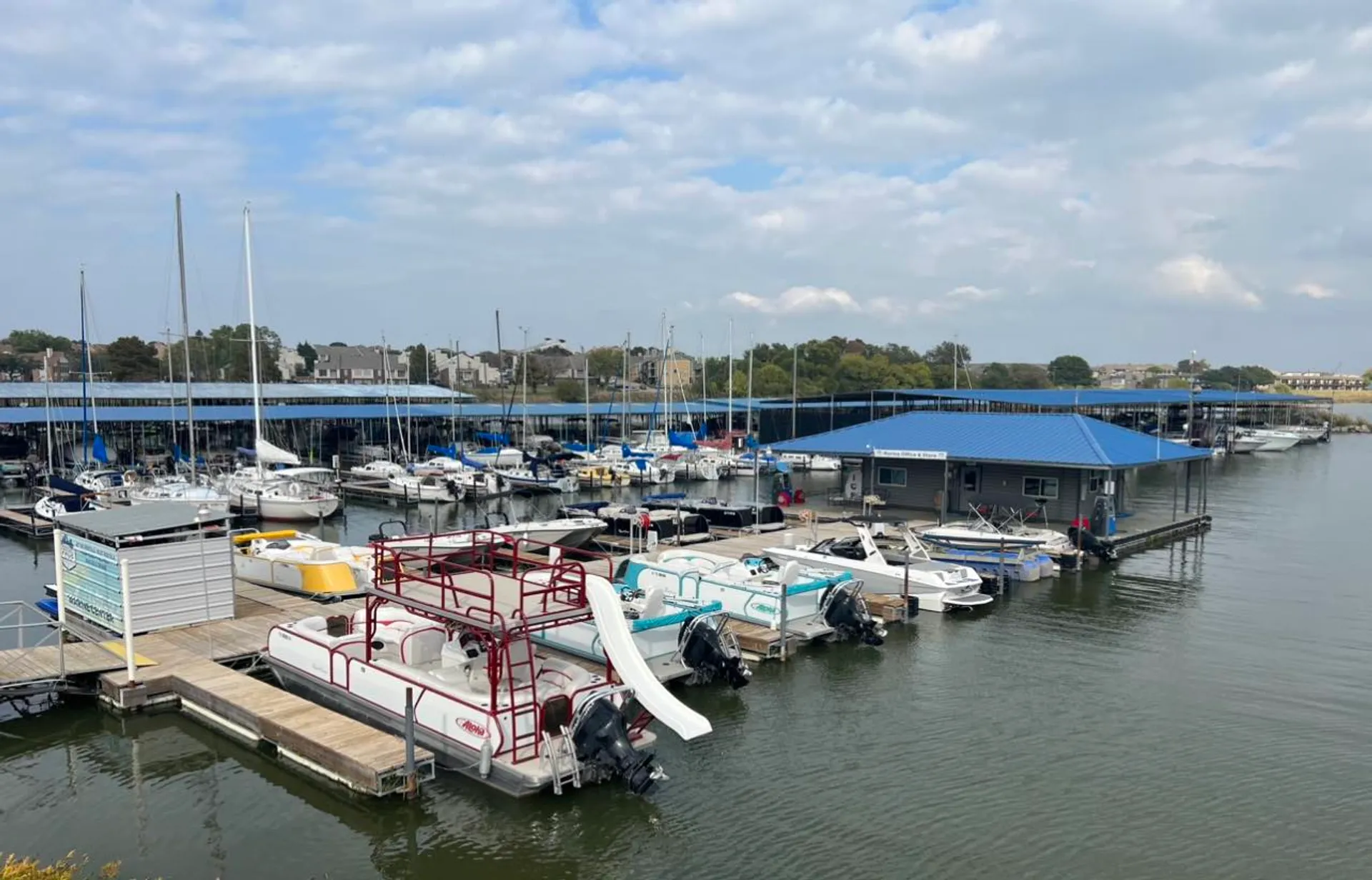 Perfect boat for parties, tanning, family outings, and more! Cove