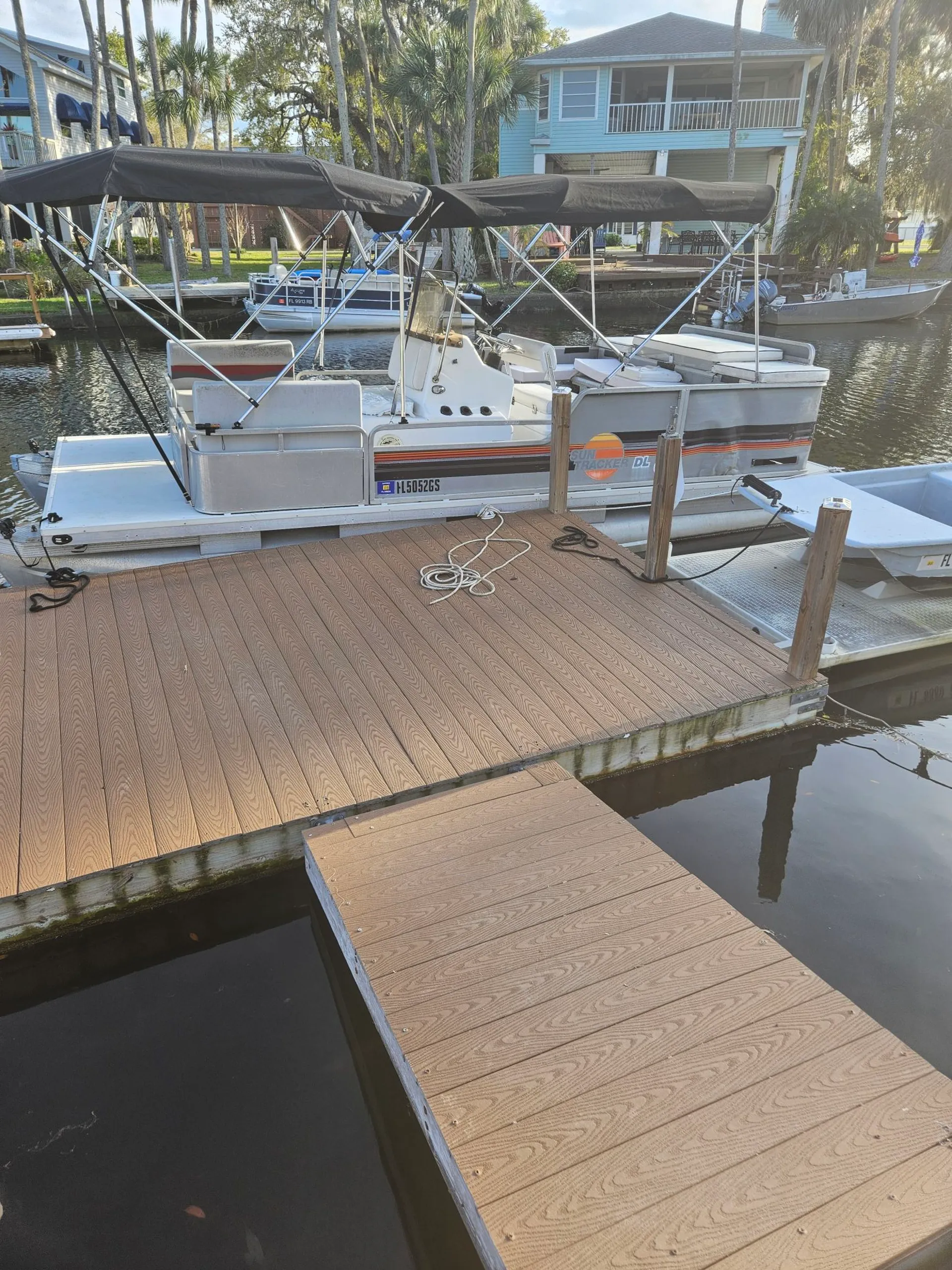 20' Sun Tracker DL Pontoon Boat