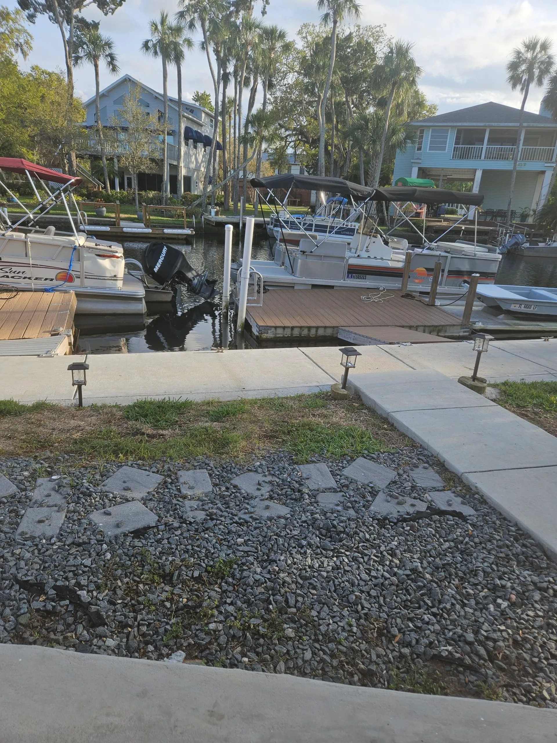 20' Sun Tracker DL Pontoon Boat