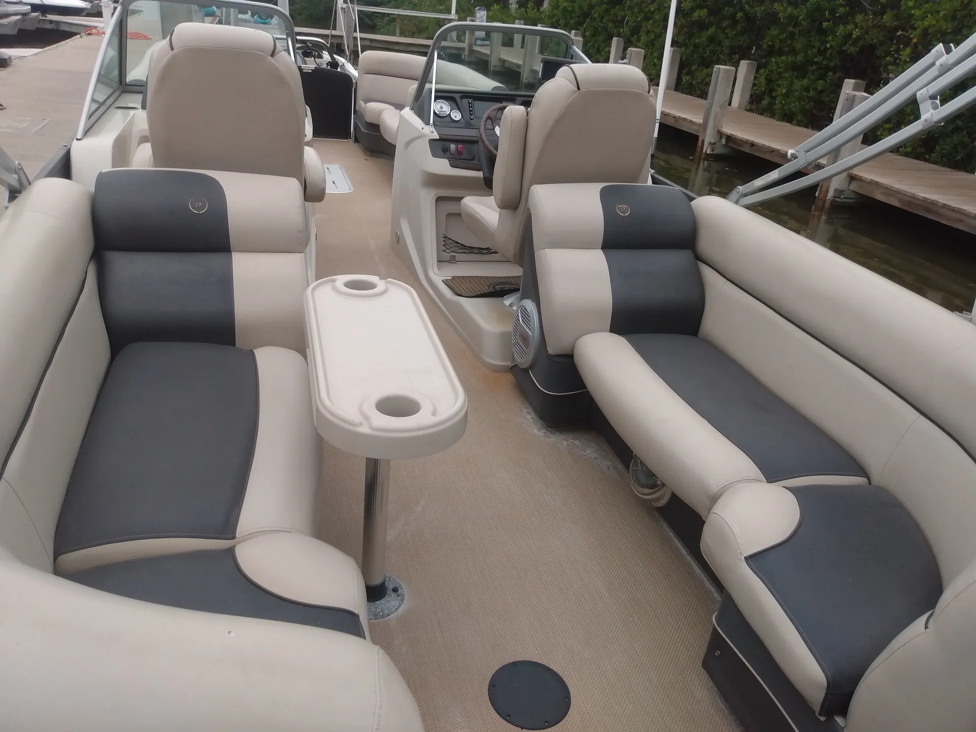 Deluxe 27' Tritoon w/ 300 HP Outboard in the heart of Naples