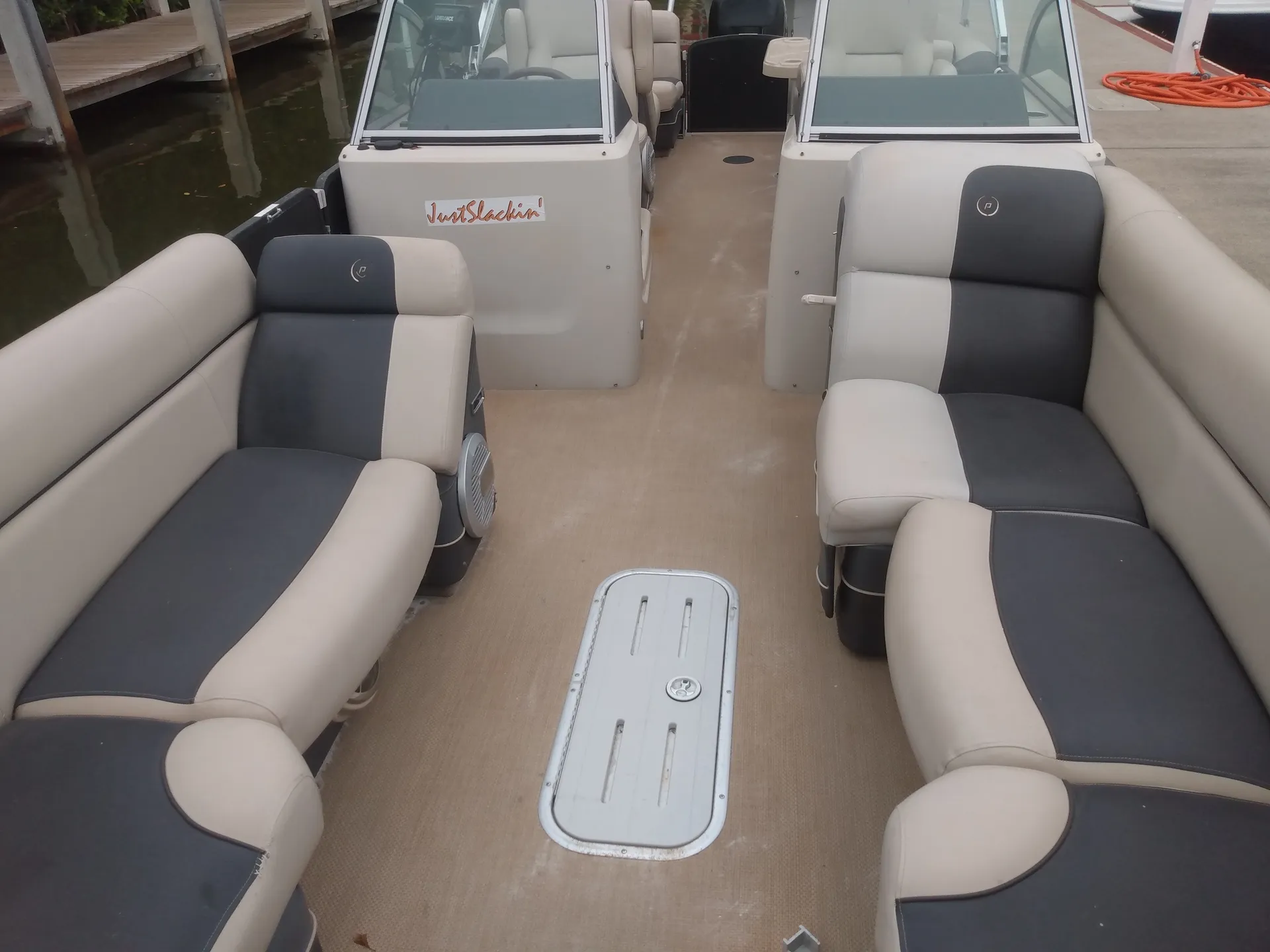 Deluxe 27' Tritoon w/ 300 HP Outboard in the heart of Naples