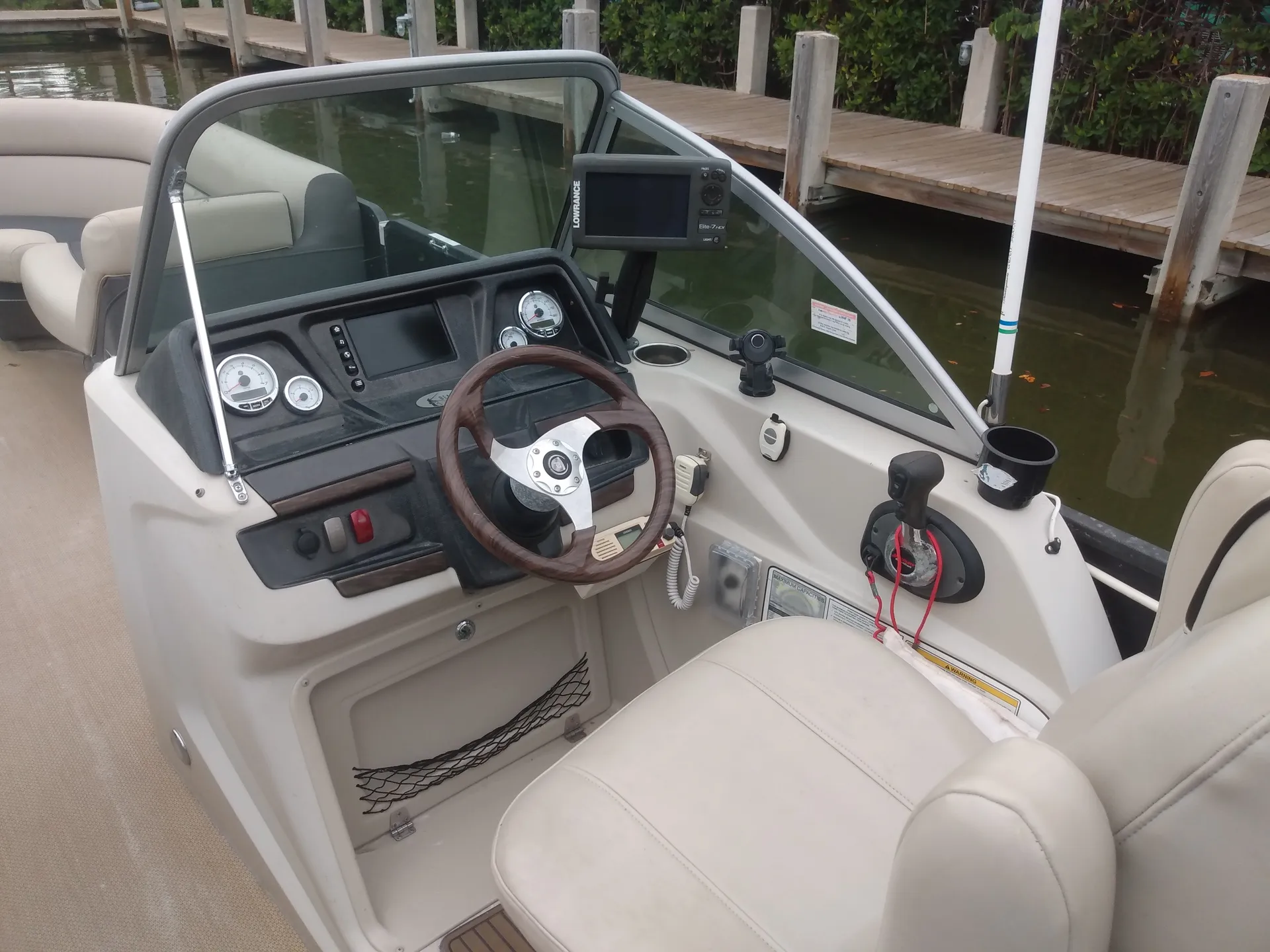 Deluxe 27' Tritoon w/ 300 HP Outboard in the heart of Naples