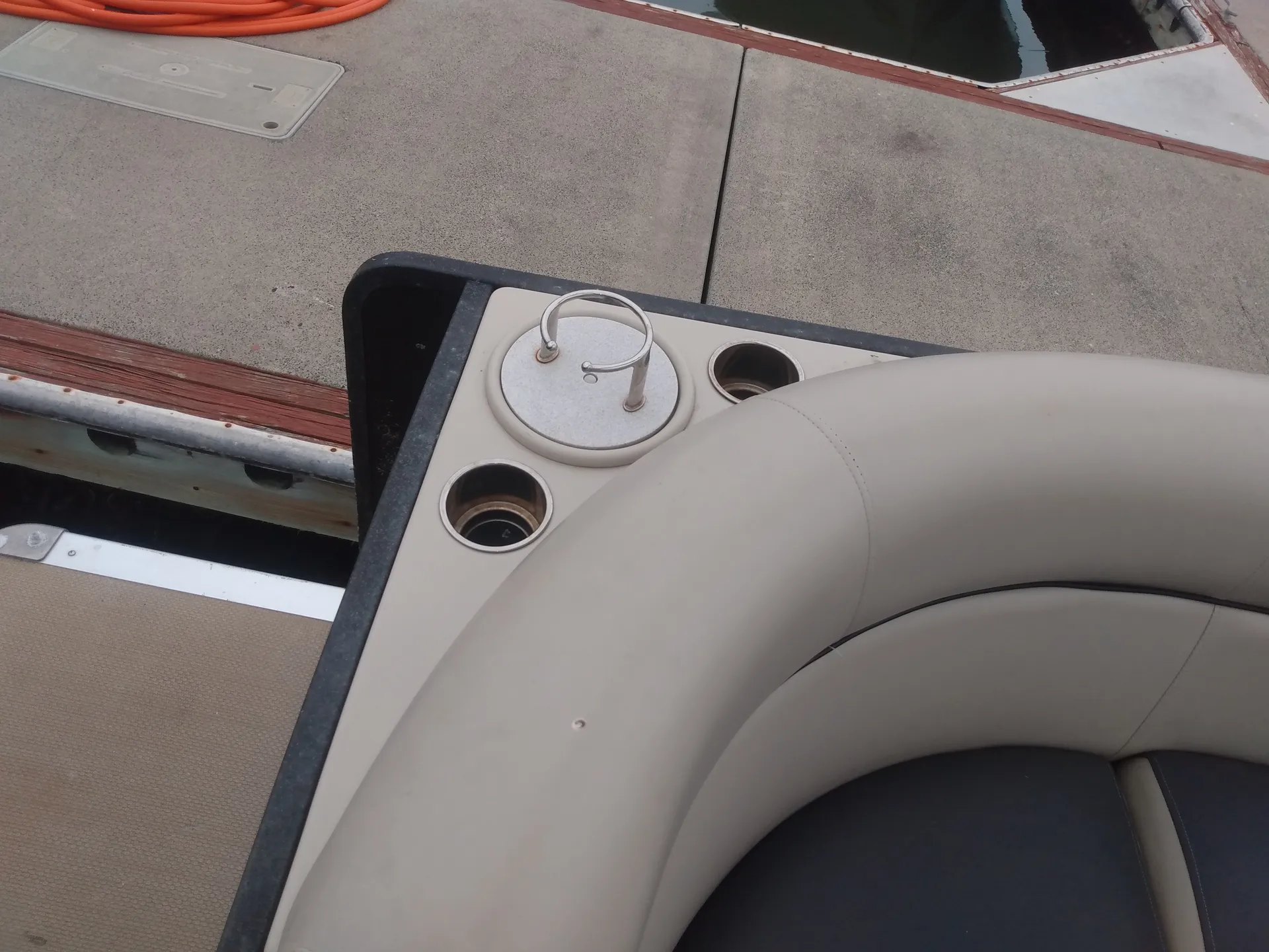 Deluxe 27' Tritoon w/ 300 HP Outboard in the heart of Naples