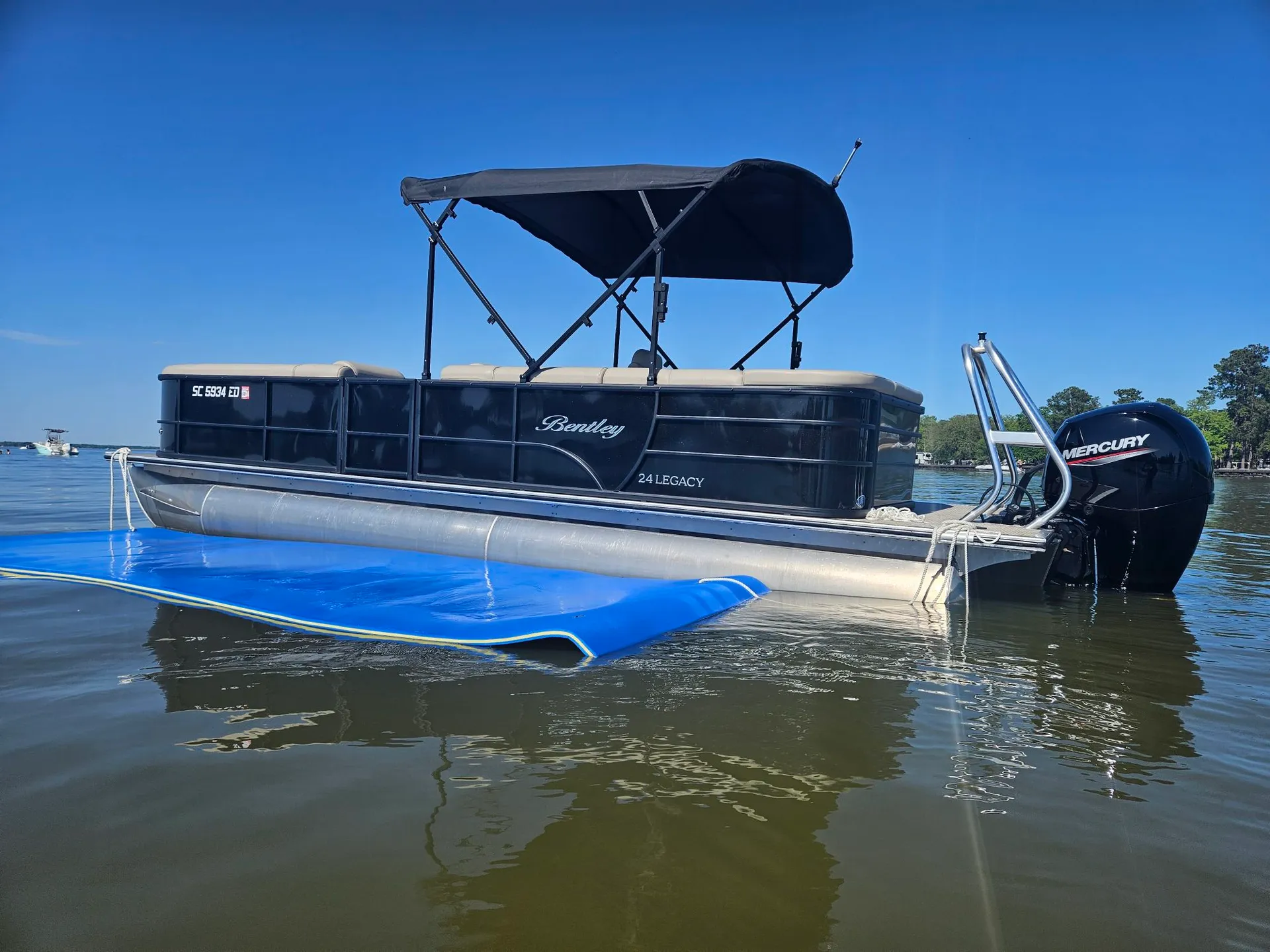  BEAUTIFUL Tritoon Party Boat 