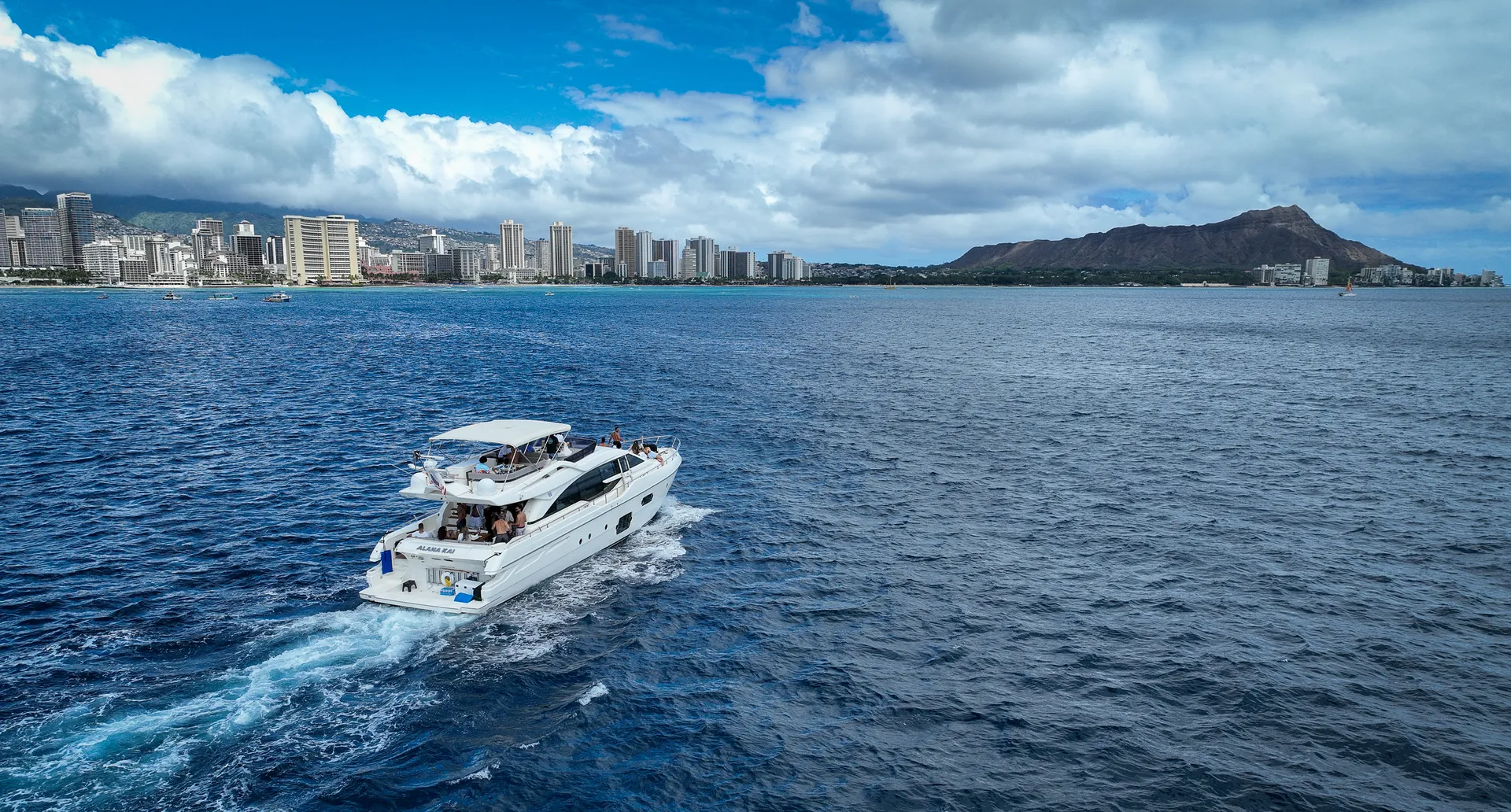 69ft Ferretti, Most Luxurious Yacht in Hawaii -Unparalleled Experience