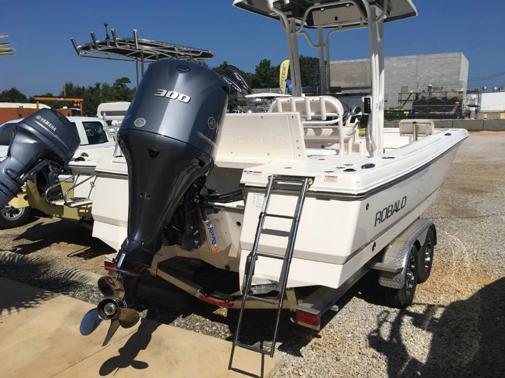 ROBALO 246 CAYMAN W/F200XB W/TRLR in Fairhope, AL — photo 4