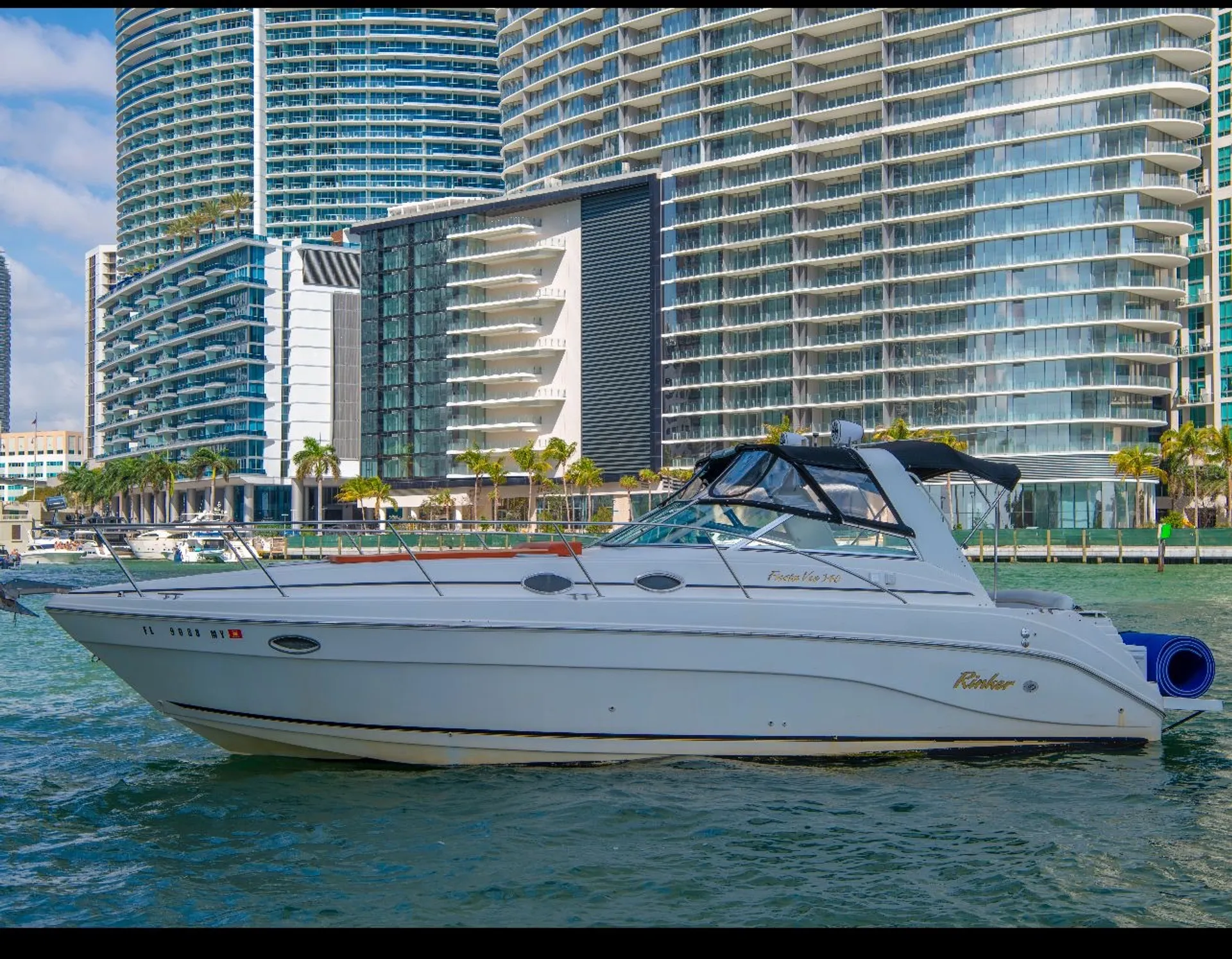 37ft Rinker FREE Champagne on 4hr+Miami Cruise 