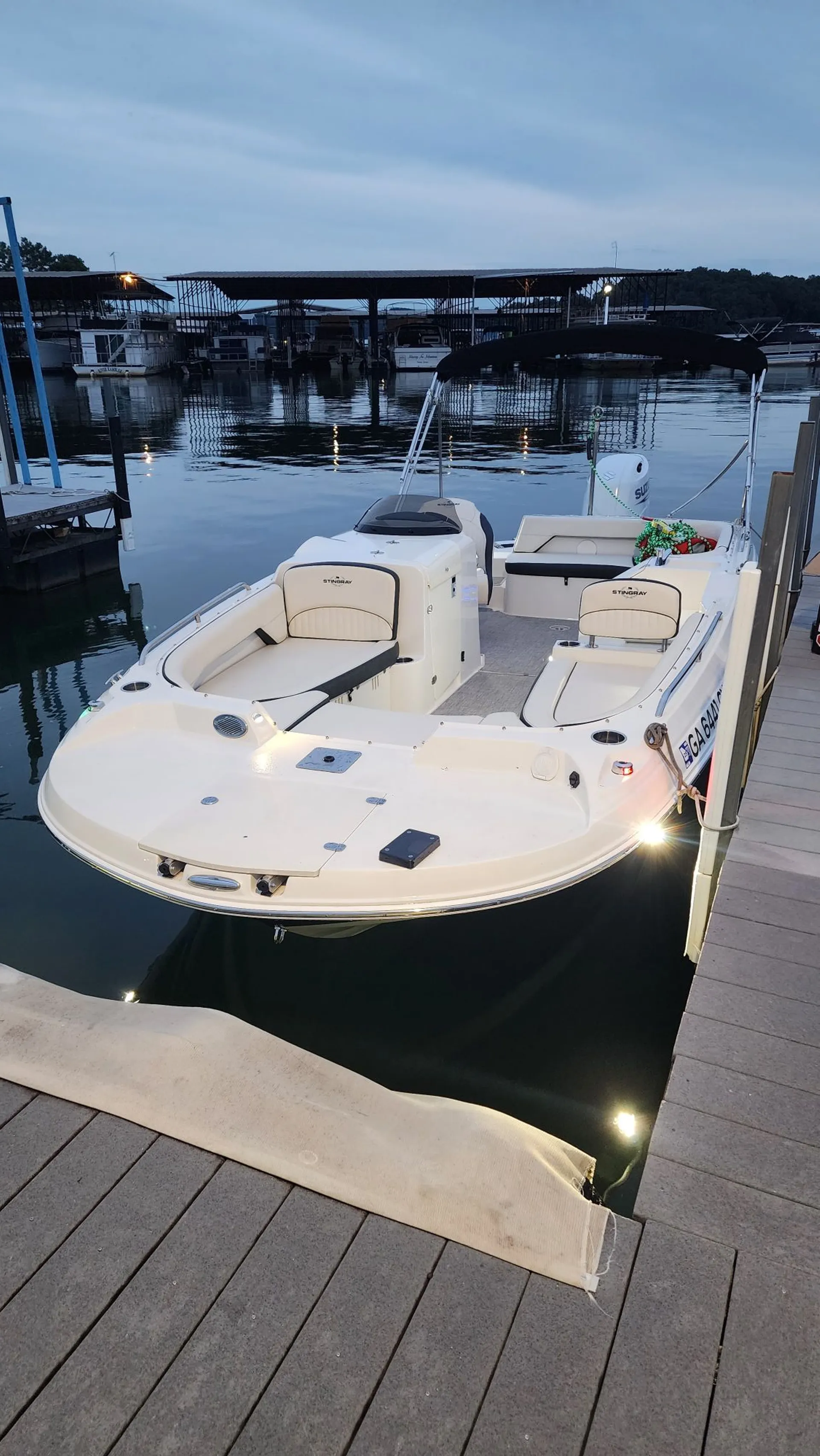 Stingray Ski/Fishing 12person Deckboat for Lake Lanier